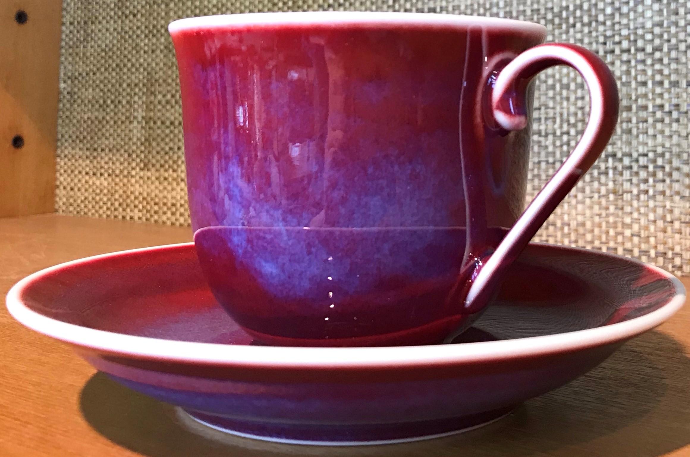 Japanese Hand-Glazed Blue Pink Porcelain Cup and Saucer by Master Artist In New Condition In Takarazuka, JP