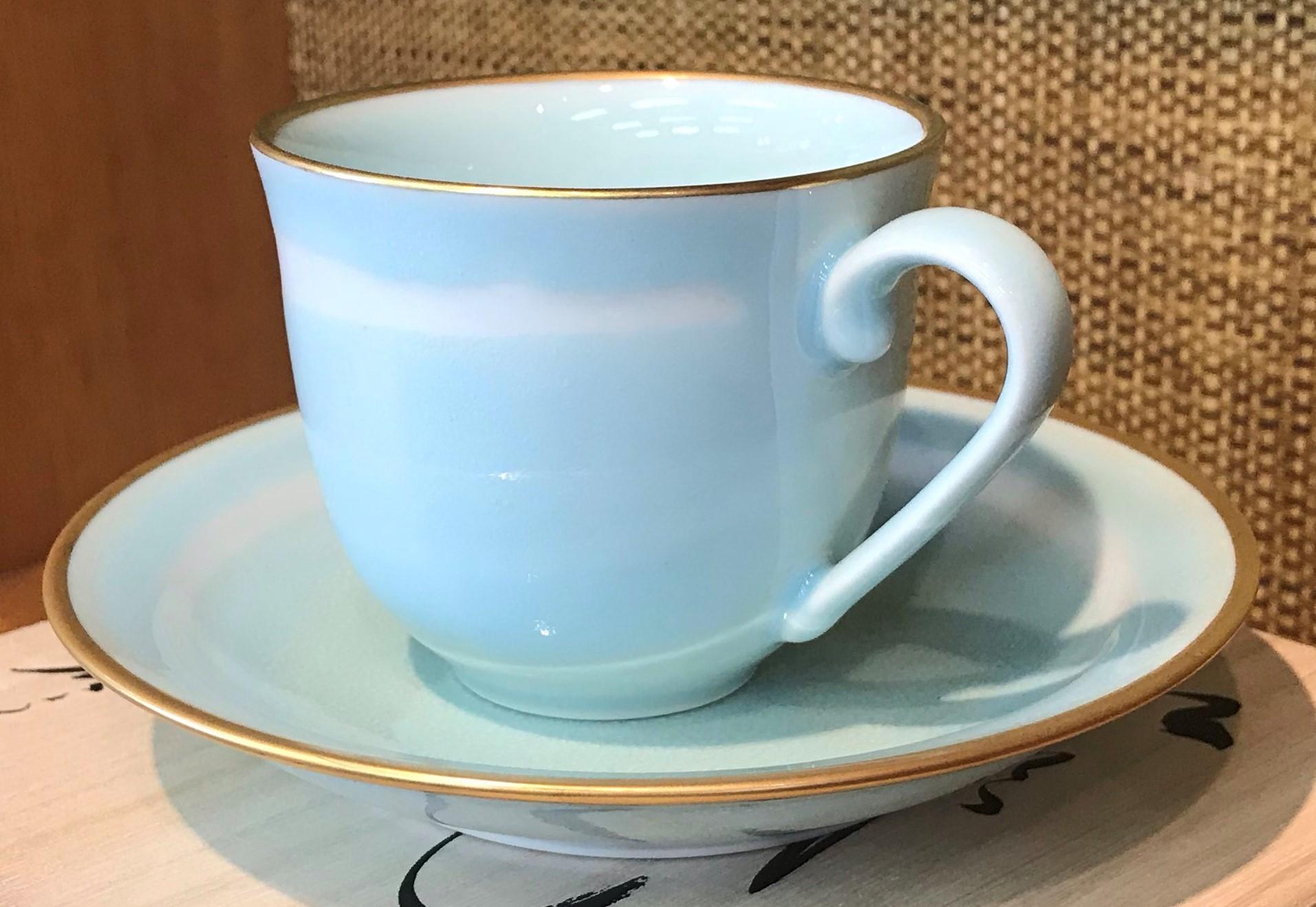 Japanese Hand-Glazed Blue Porcelain Cup and Saucer by Contemporary Master Artist In New Condition In Takarazuka, JP