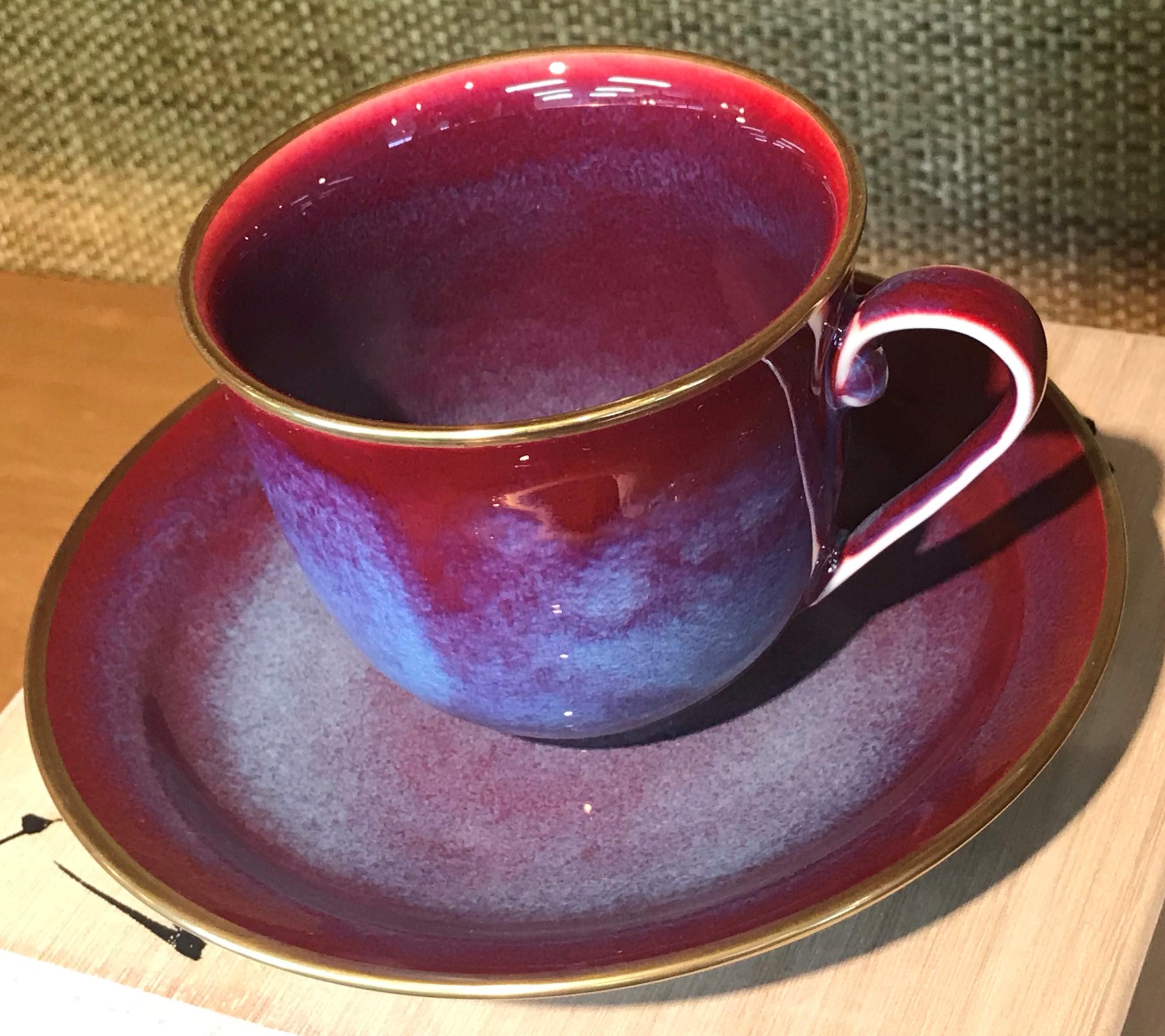 Unique Japanese contemporary gilded collector porcelain cup and saucer, hand-glazed in stunning signature wine red on a beautifully shaped body, a signed work from one of the most striking collections by highly acclaimed award-winning master