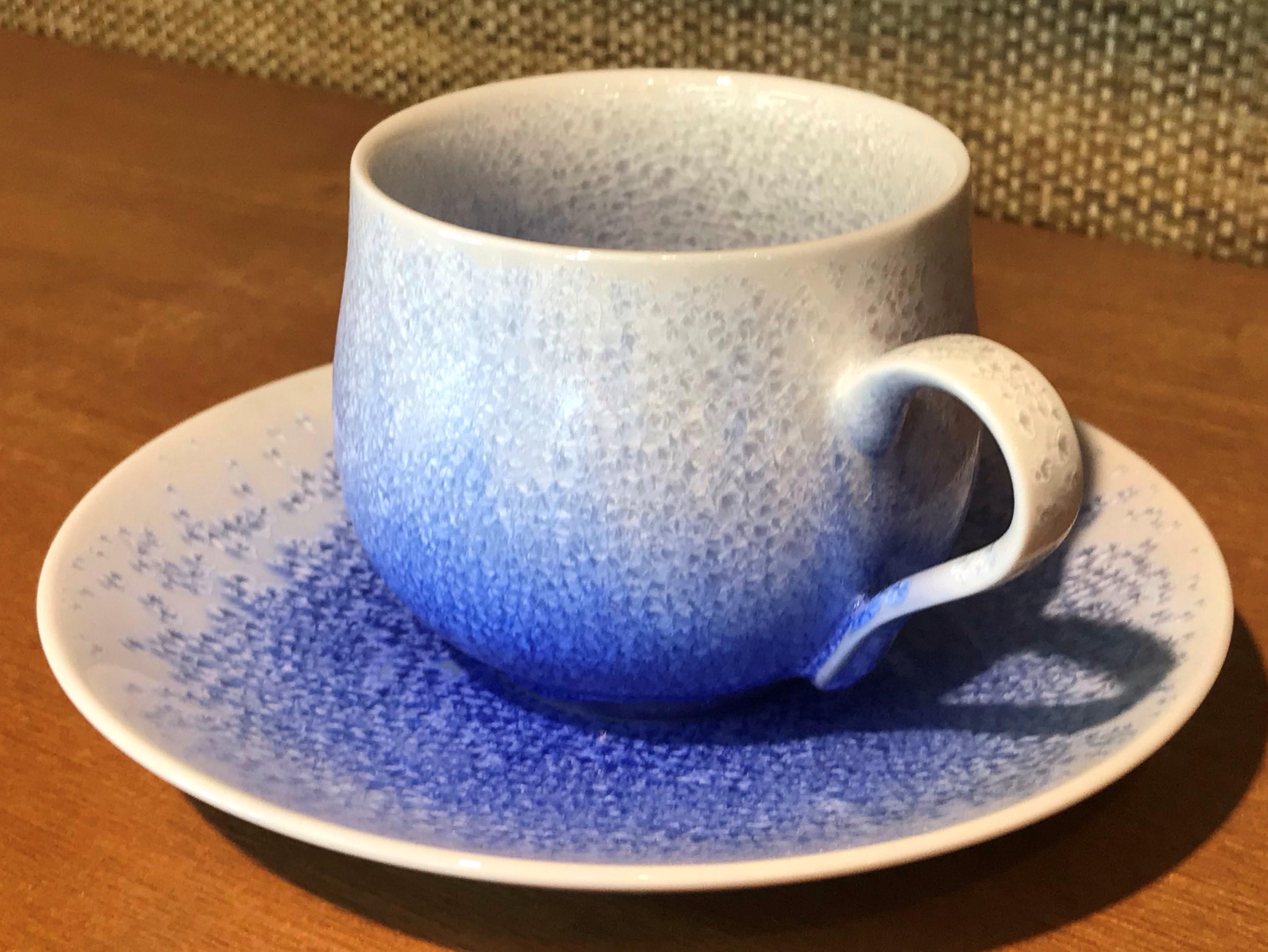 Contemporary Japanese porcelain cup and saucer, hand-glazed in striking signature white and blue, a signed work by highly acclaimed award-winning master porcelain artist from the Imari-Arita region of Japan. 

In this extraordinary piece, the