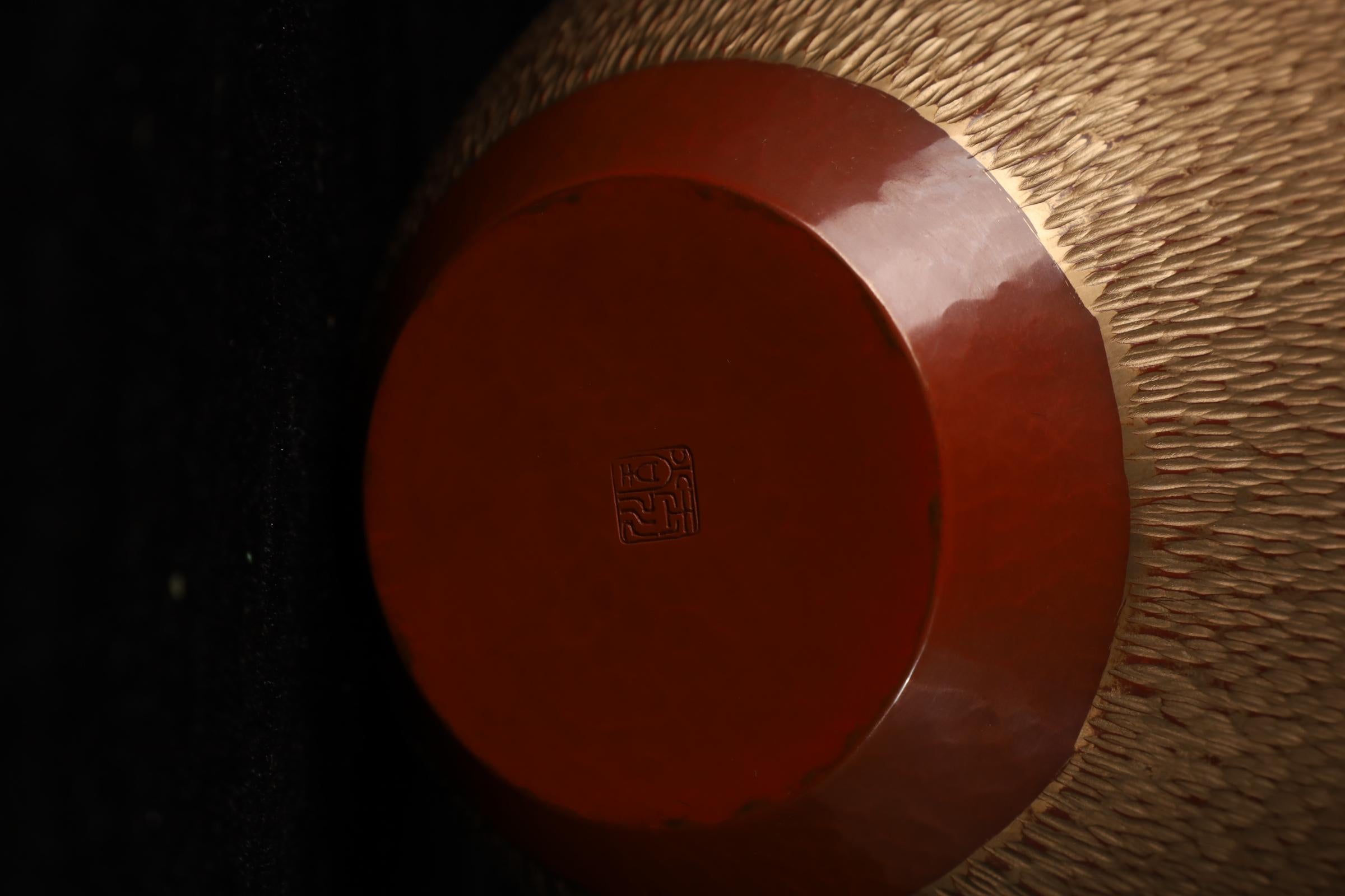 Vaso giapponese in rame martellato a mano di Gyokusendō - Firmato, con Tomobak originale in vendita 5