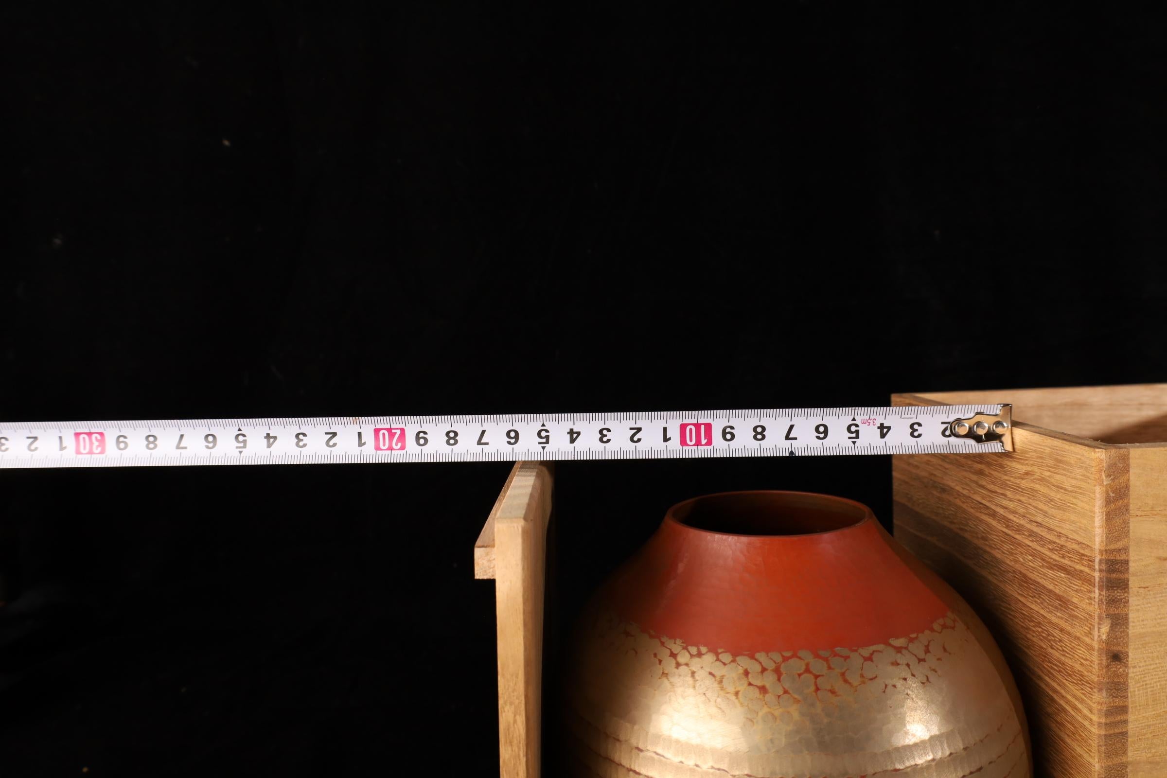 Vase japonais en cuivre martelé à la main par Gyokusendō - Signé, avec Tomobak original en vente 10