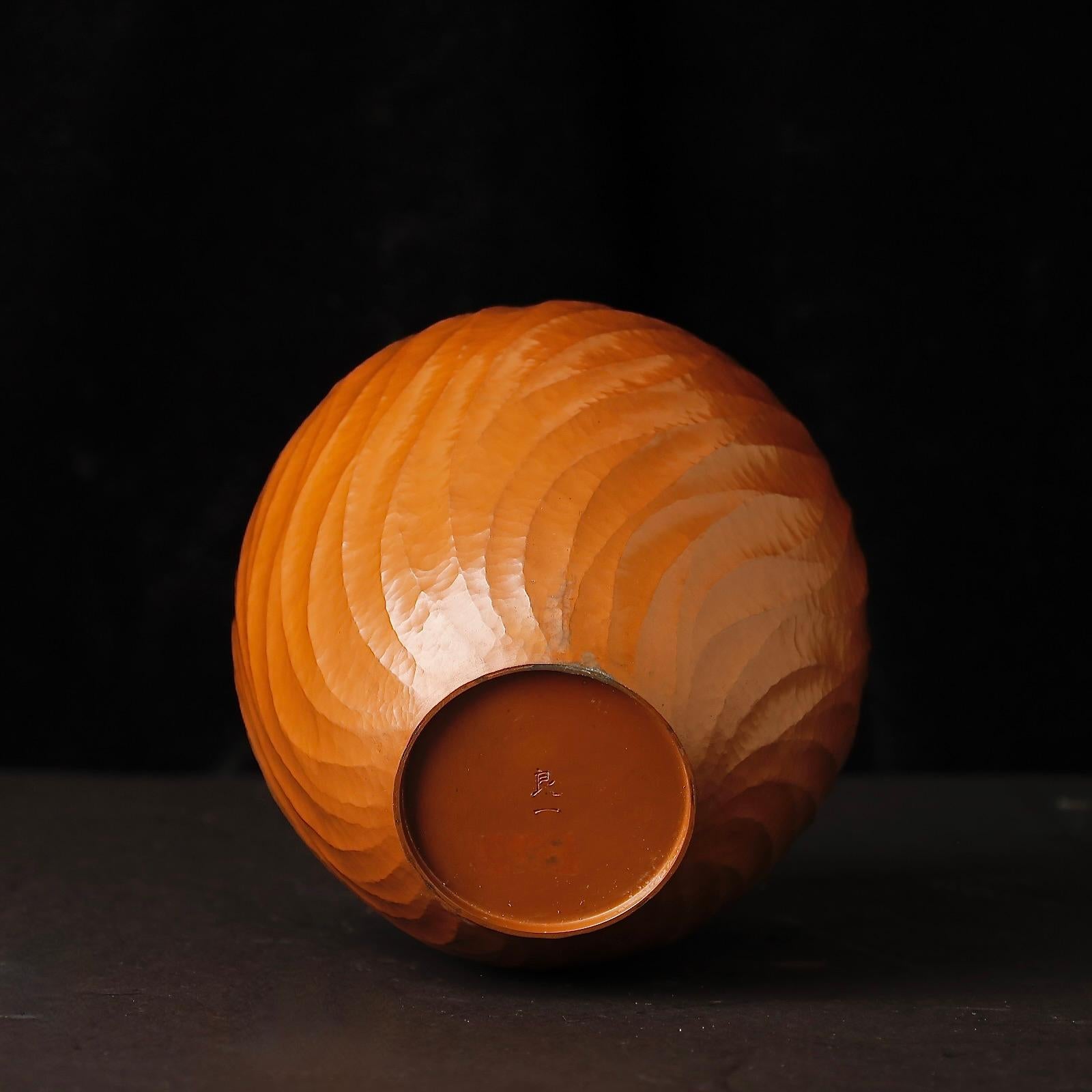 Japanese Hand-Hammered Copper Vase by Takano Ryoichi — Tsuiki Copperware im Angebot 1