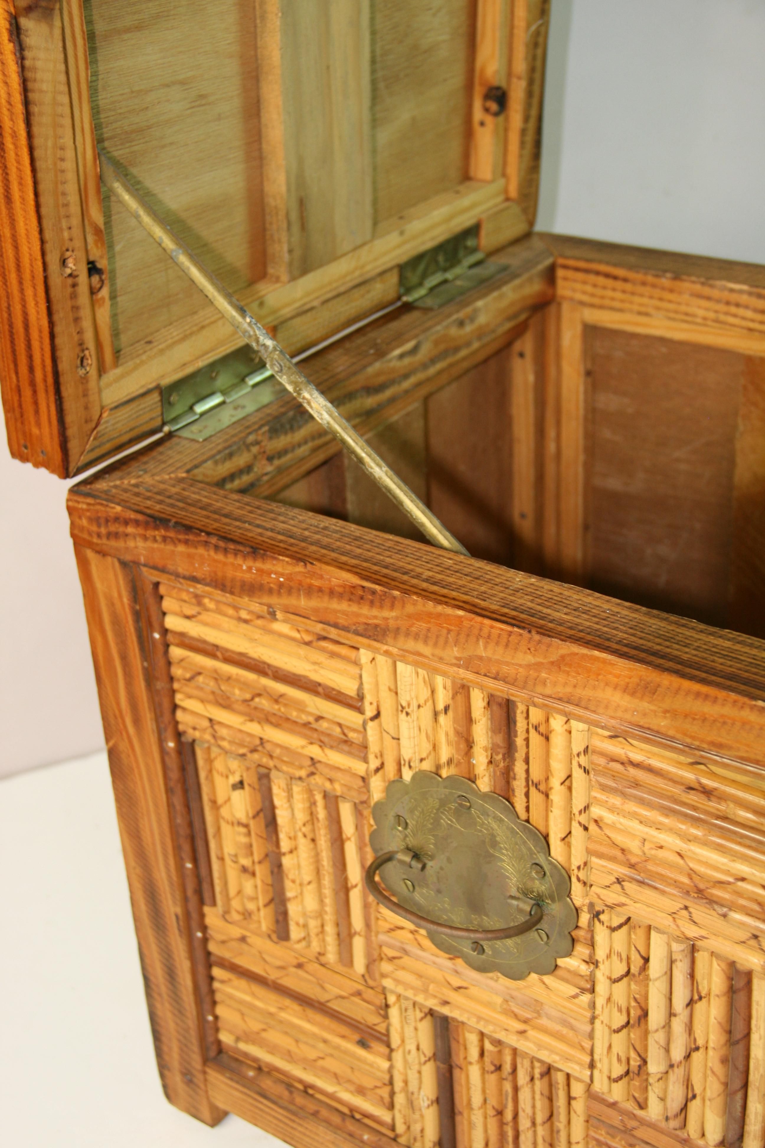 Japanese Hand Made Side Table/Storage Box For Sale 5