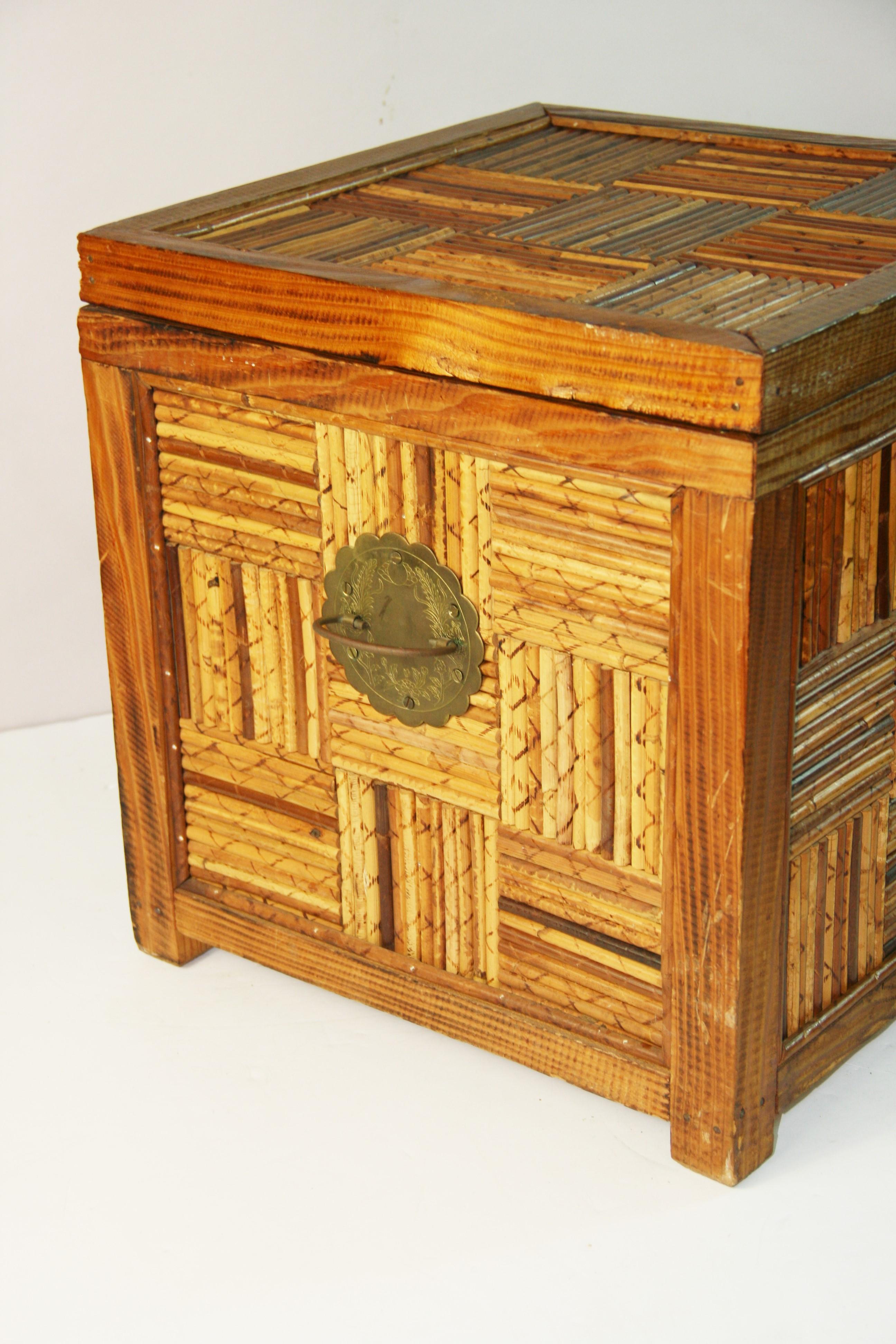 Japanese Hand Made Side Table/Storage Box In Good Condition For Sale In Douglas Manor, NY
