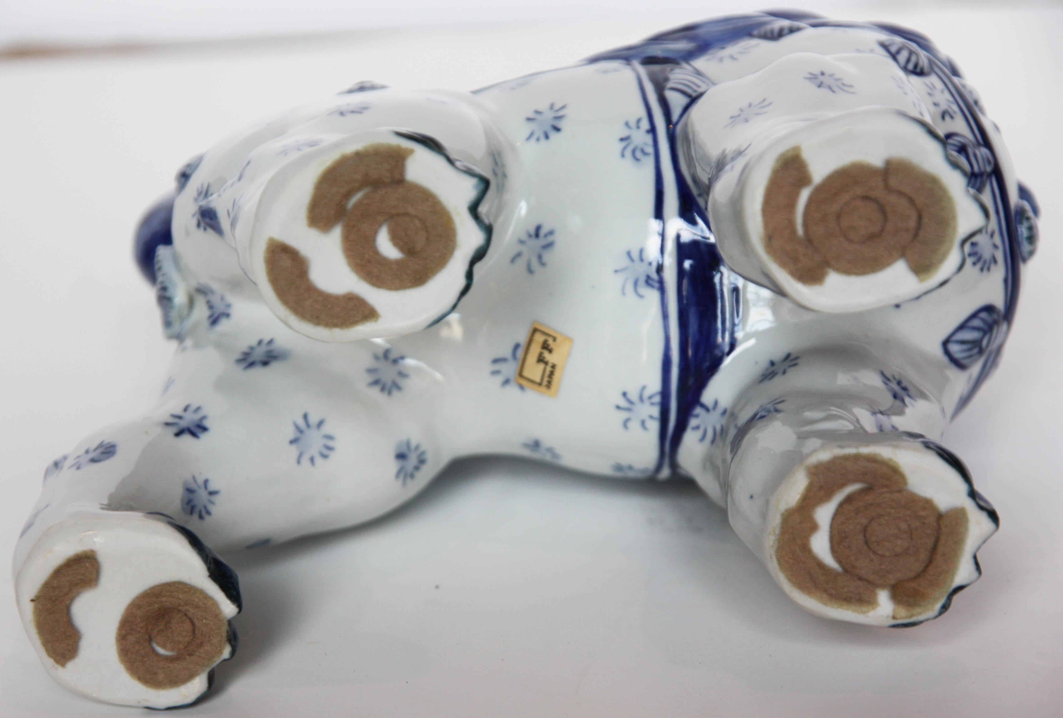 Japanese Hand Painted Blue and White Foo-Lion Sculpture In Good Condition For Sale In San Antonio, TX