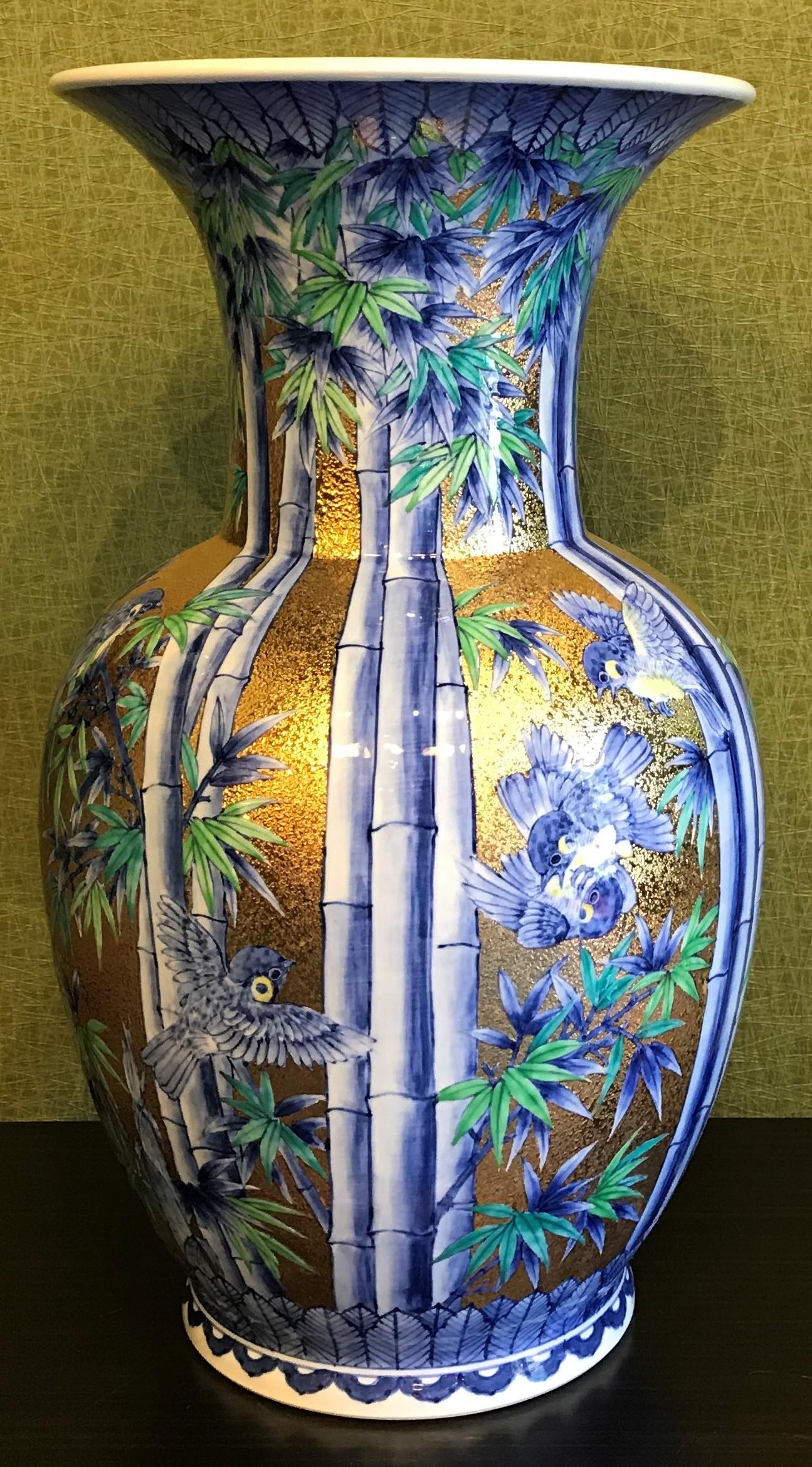 Hand Painted Blue Green Porcelain Vase by Contemporary Japanese Master Artist In New Condition In Takarazuka, JP