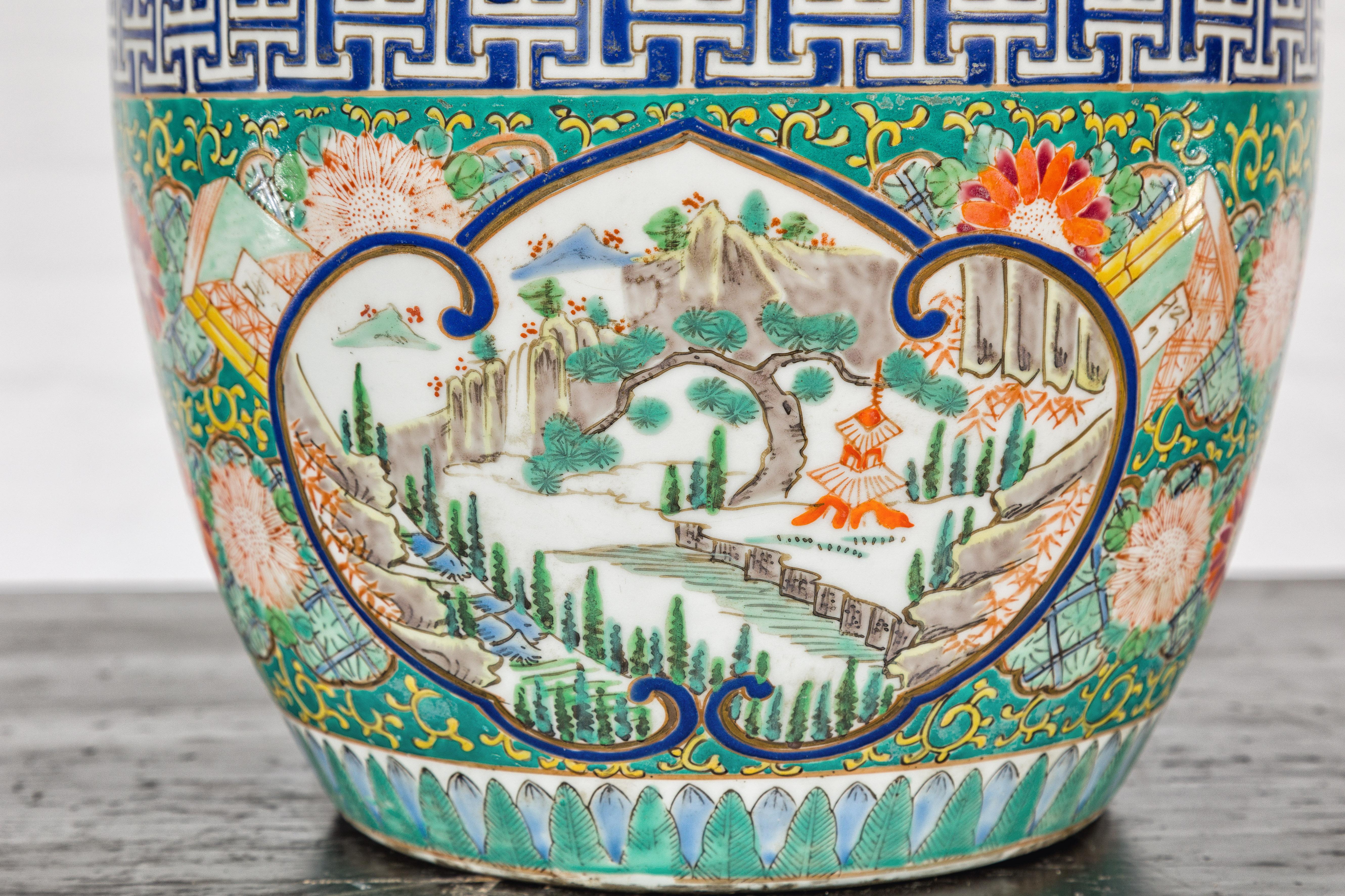 Japanisches handbemaltes Imari-Pflanzgefäß mit Landschaft, Baum, Blumen und Büchern im Angebot 1