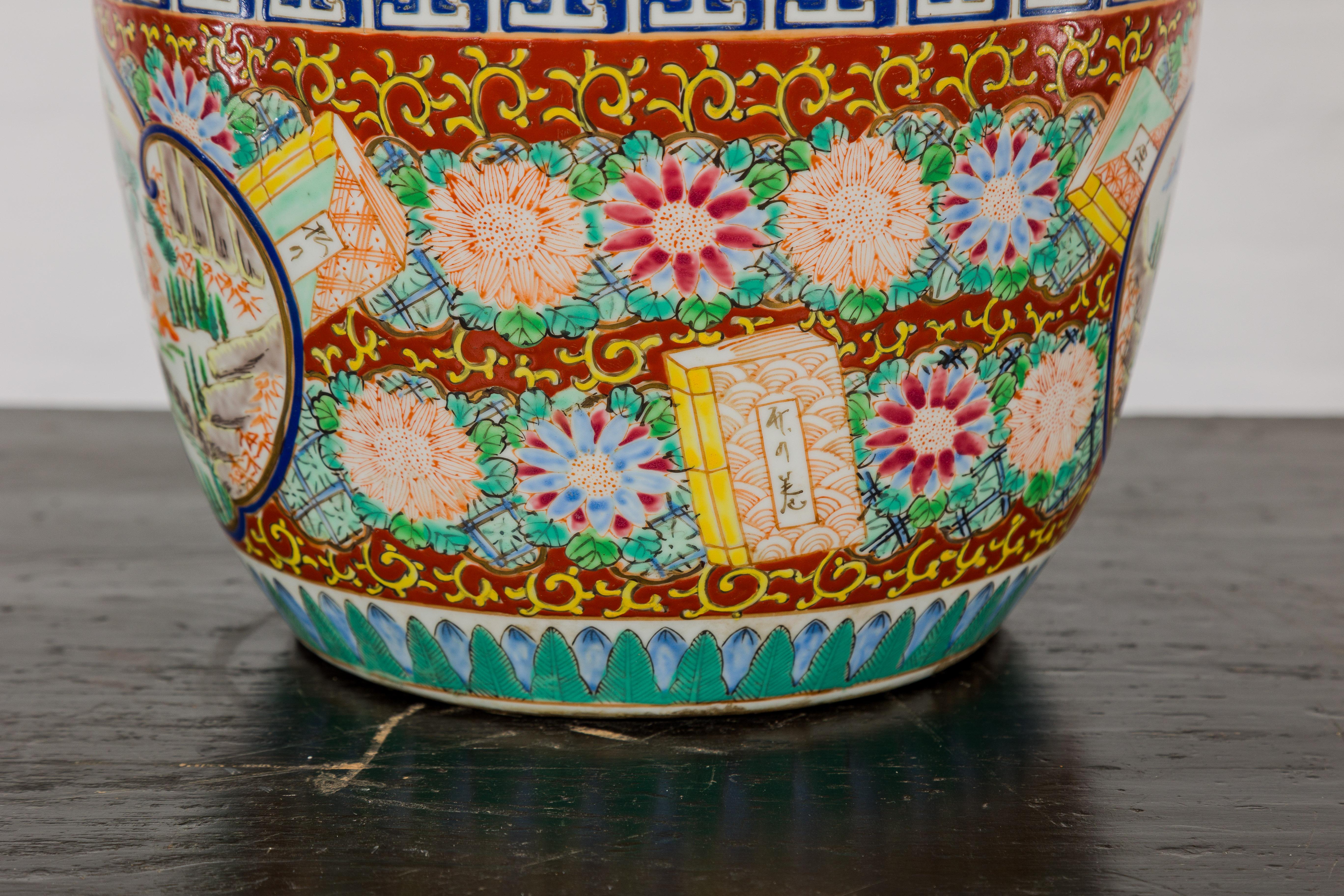 Jardinière japonaise Imari peinte à la main avec paysages, fleurs et livres en vente 1