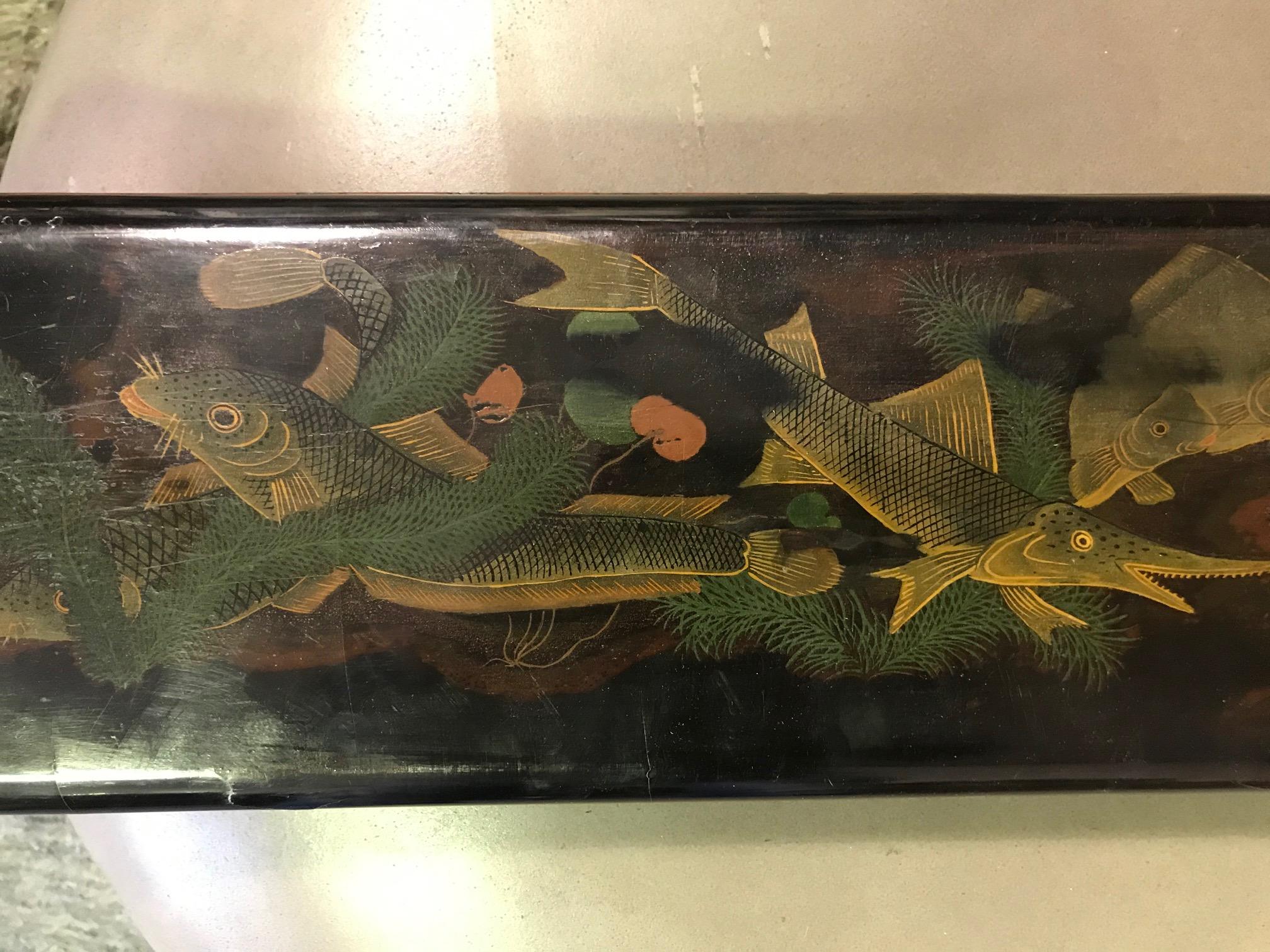 Japanisch-asiatische, handbemalte, lackierte Tempelschrein-Plakette mit Fisch-Ozean-Fisch, 19. Jahrhundert. (Meiji-Periode) im Angebot