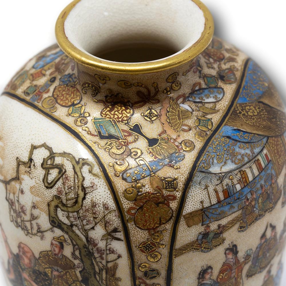 Japanese Hand Painted Meiji Period Satsuma Vase For Sale 10