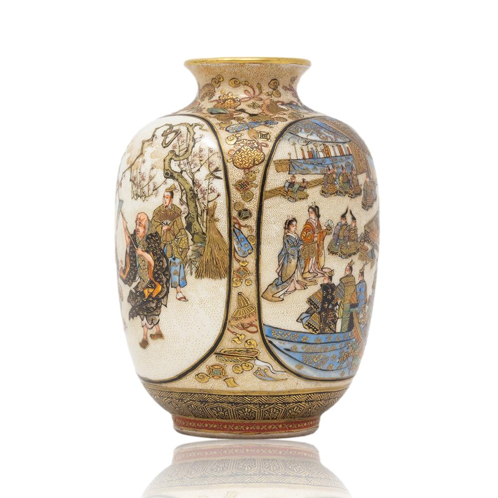Japanese Hand Painted Meiji Period Satsuma Vase In Good Condition For Sale In Newark, England