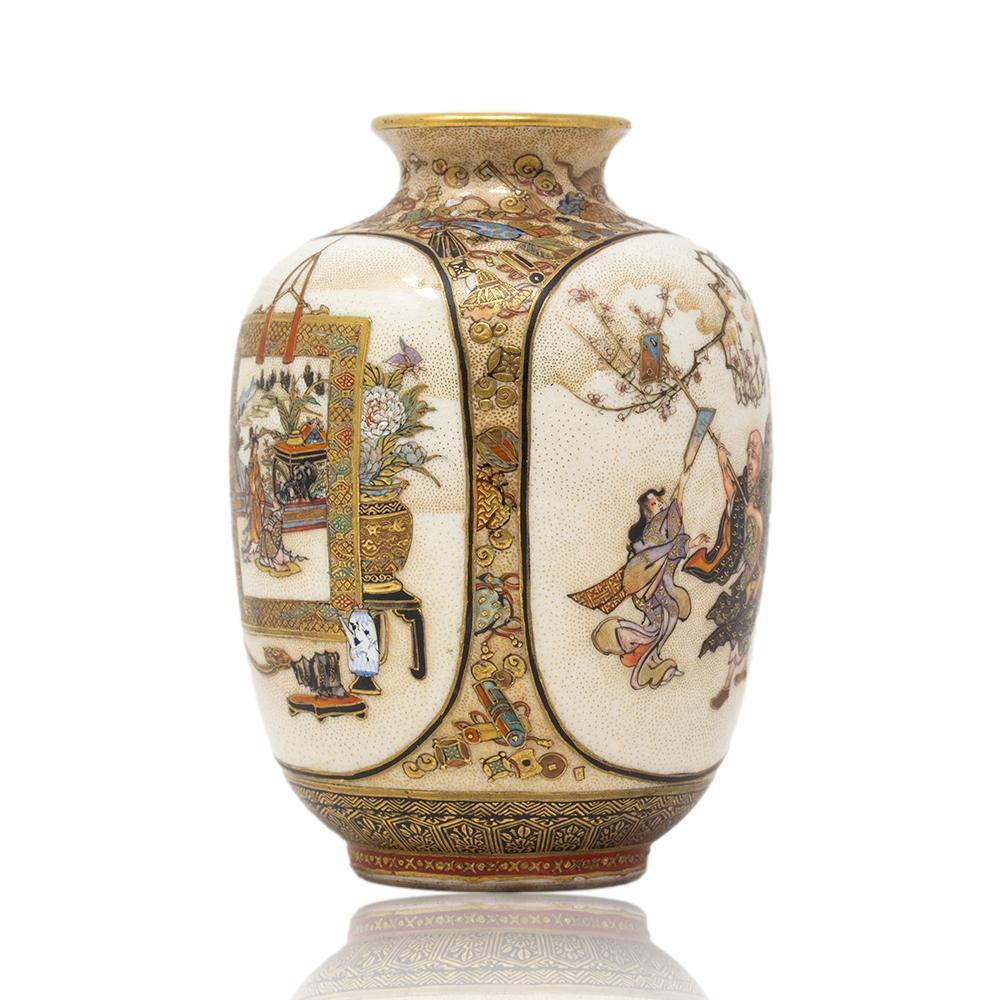 Japanese Hand Painted Meiji Period Satsuma Vase For Sale 2