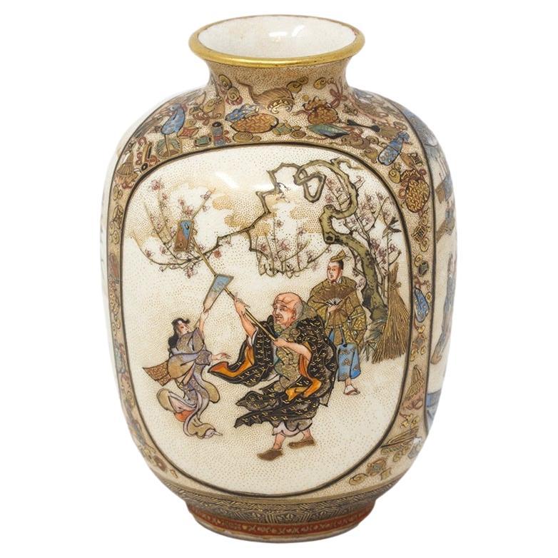 Japanese Hand Painted Meiji Period Satsuma Vase For Sale