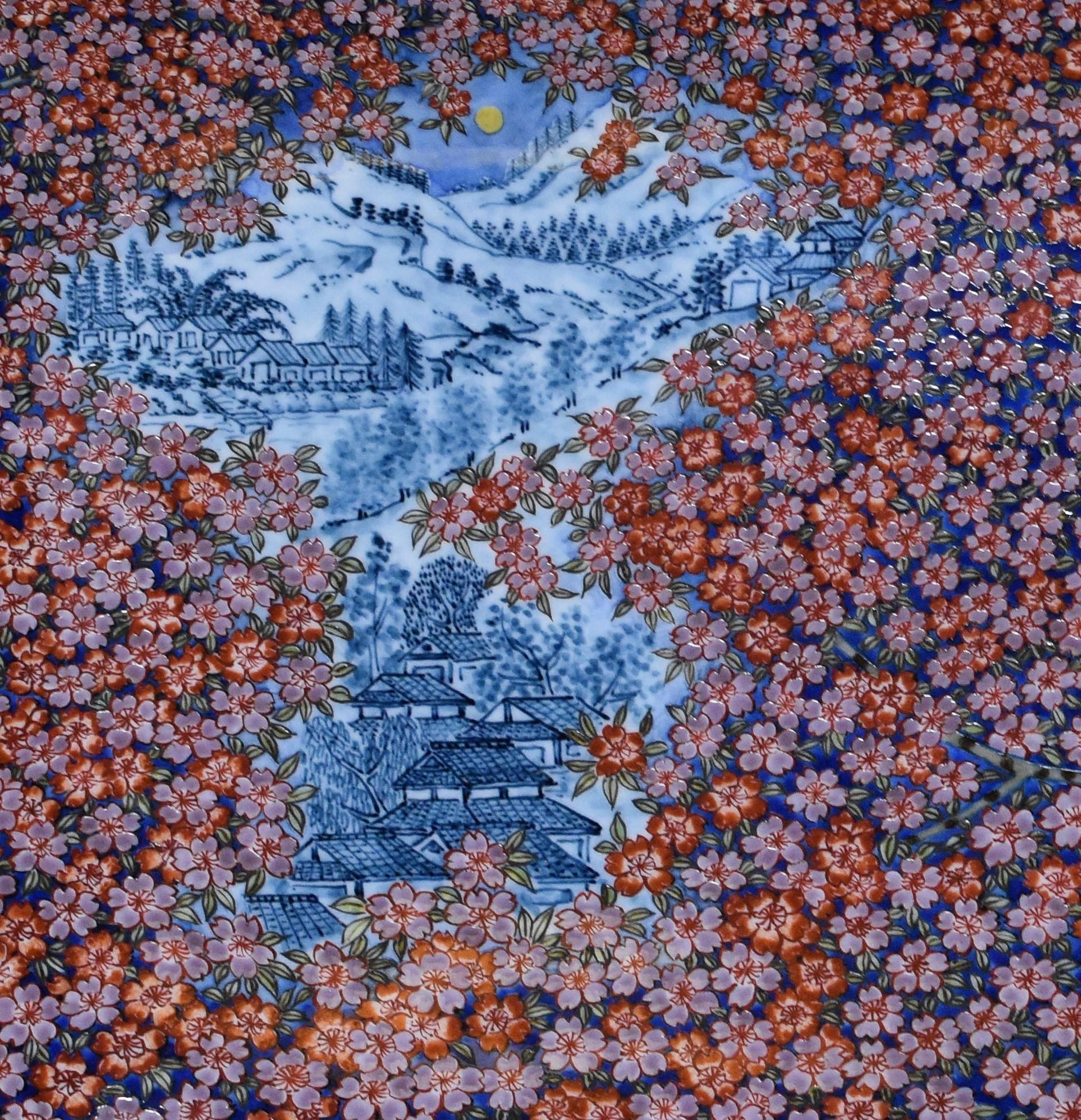 Exquis chargeur/plateau rectangulaire en porcelaine décorative japonaise contemporaine, minutieusement peint à la main en bleu, violet et rouge, un chef-d'œuvre signé par un maître porcelainier de deuxième génération de la région d'Imari-Arita au
