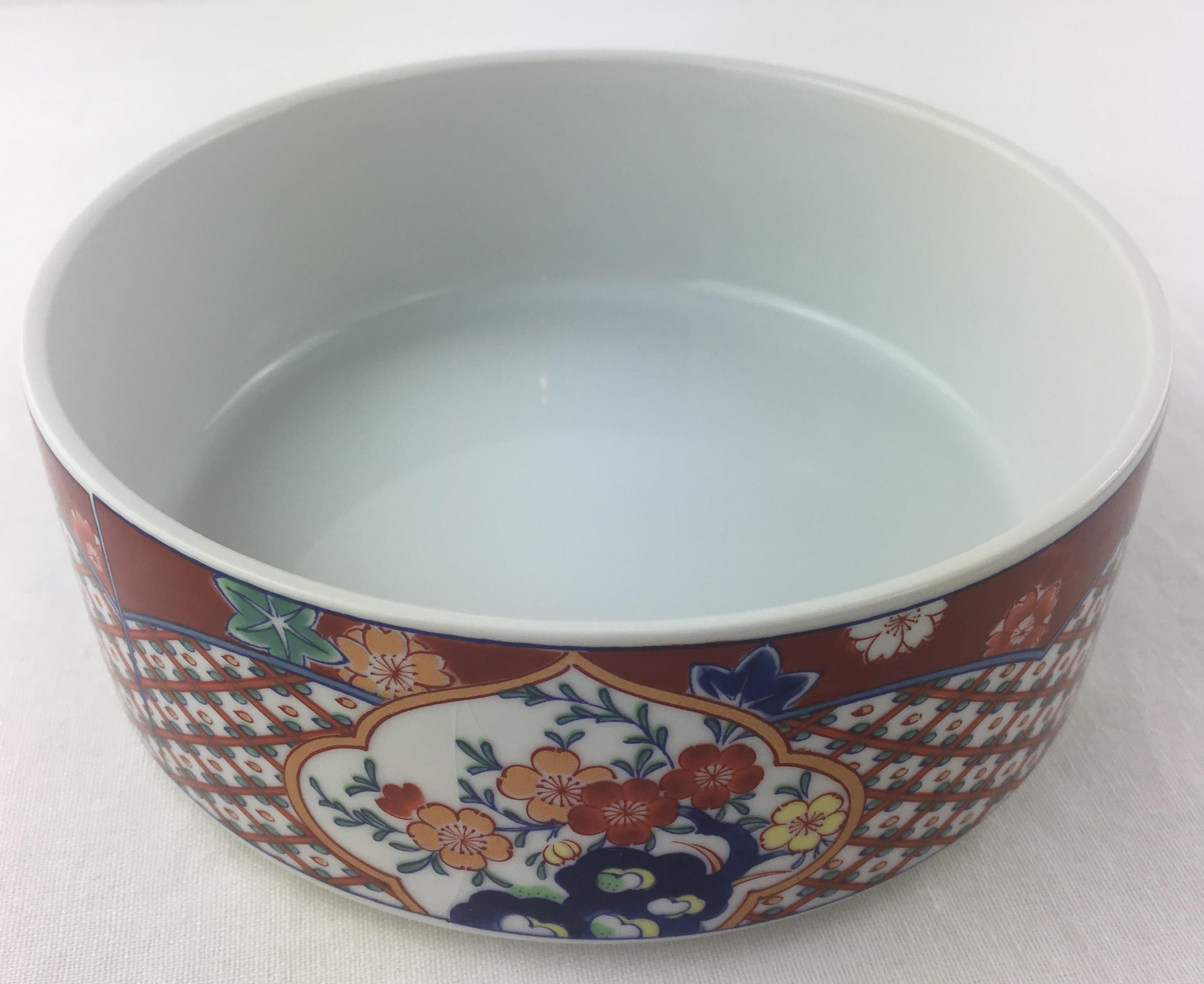 Japanische handbemalte Porzellanschale mit Deckel, Trinket oder Schmuckkästchen aus Porzellan (Handbemalt) im Angebot