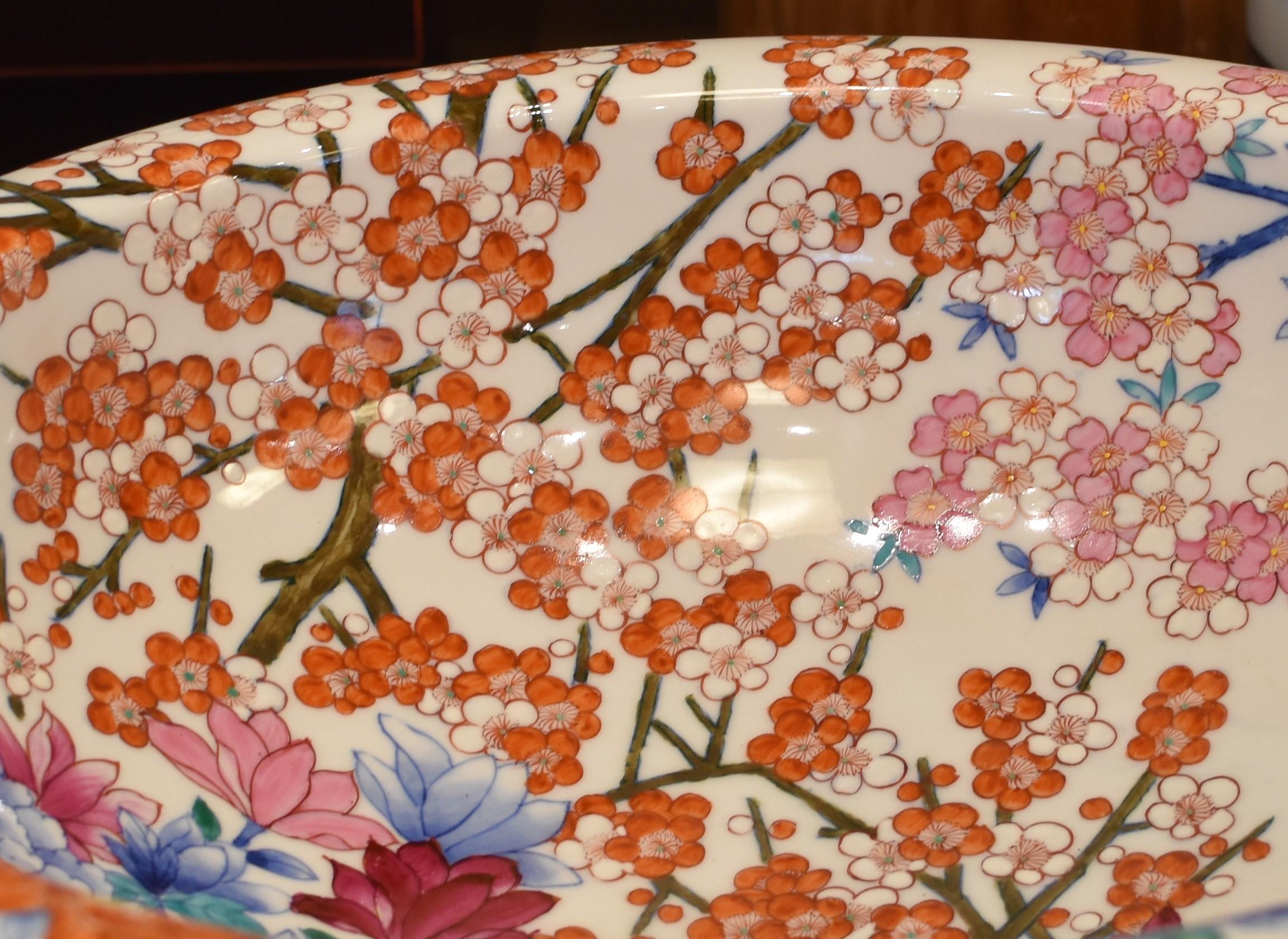 Japanese Hand-Painted Porcelain Washbasin by Contemporary Master Artist In New Condition In Takarazuka, JP