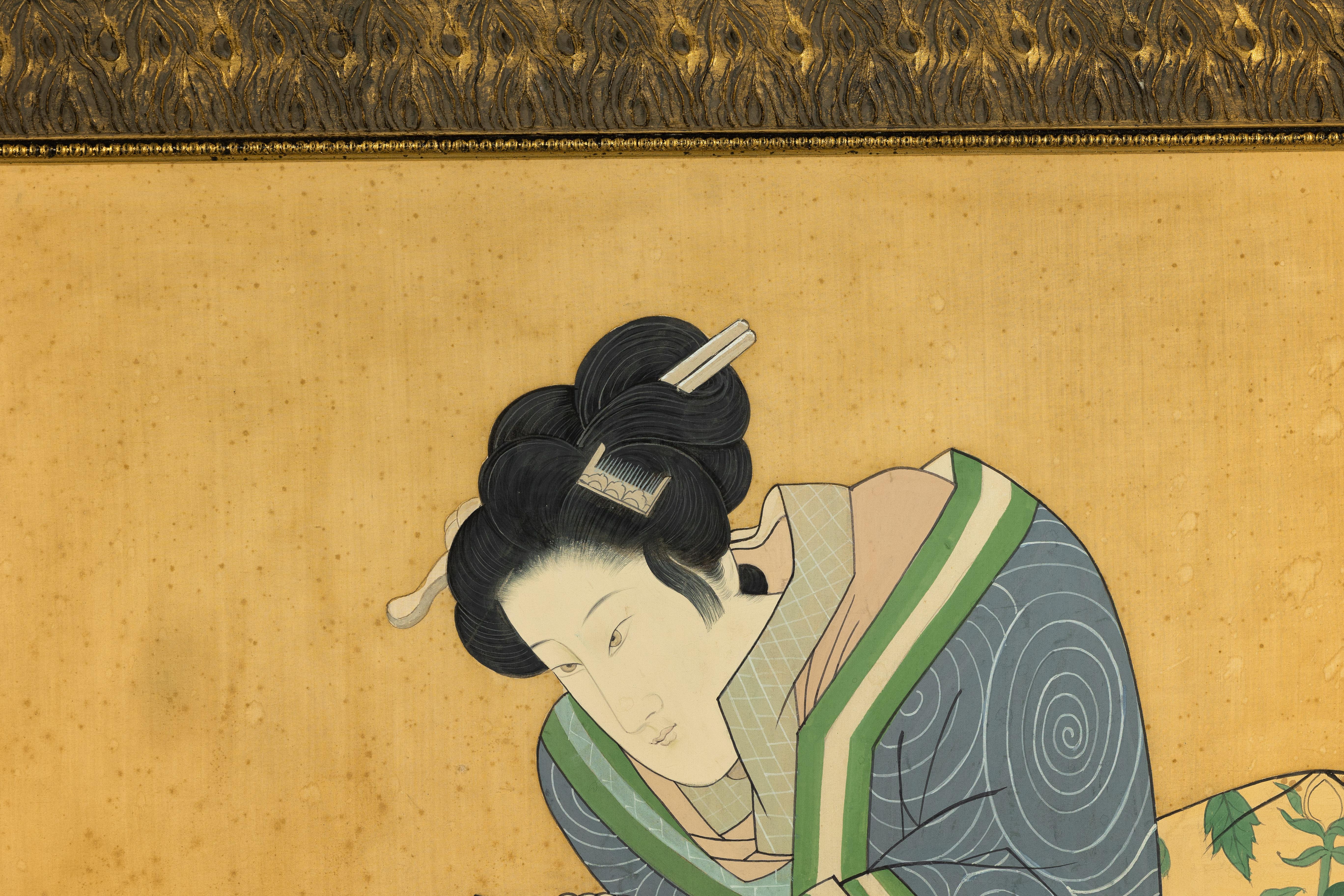 Japanese Hand-Painted Silk Artwork of a Seated Concubine in Giltwood Frame For Sale 3