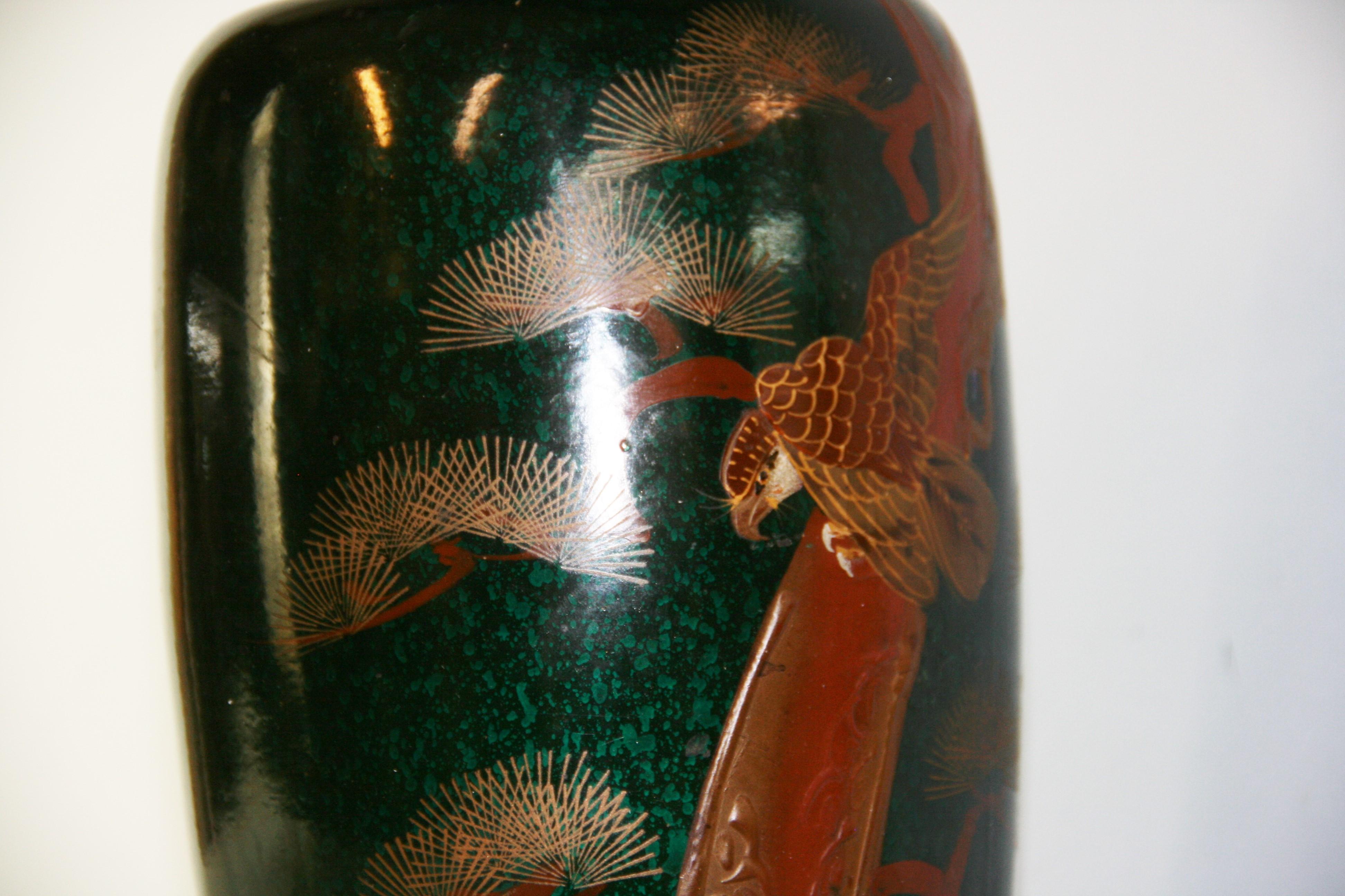 Vase japonais peint à la main avec aigle et oiseaux en relief en vente 5