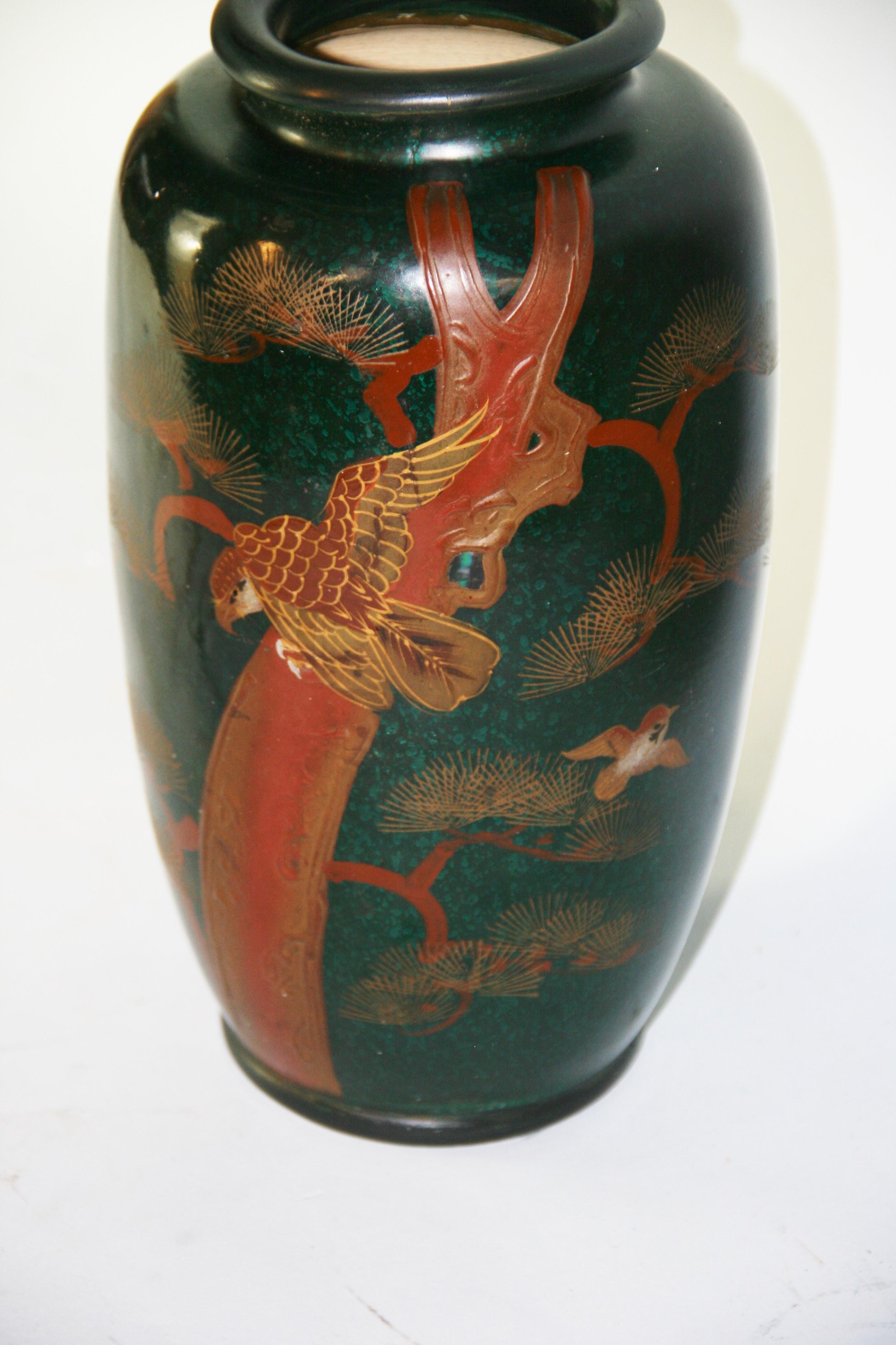 Vase japonais peint à la main avec aigle et oiseaux en relief en vente 6