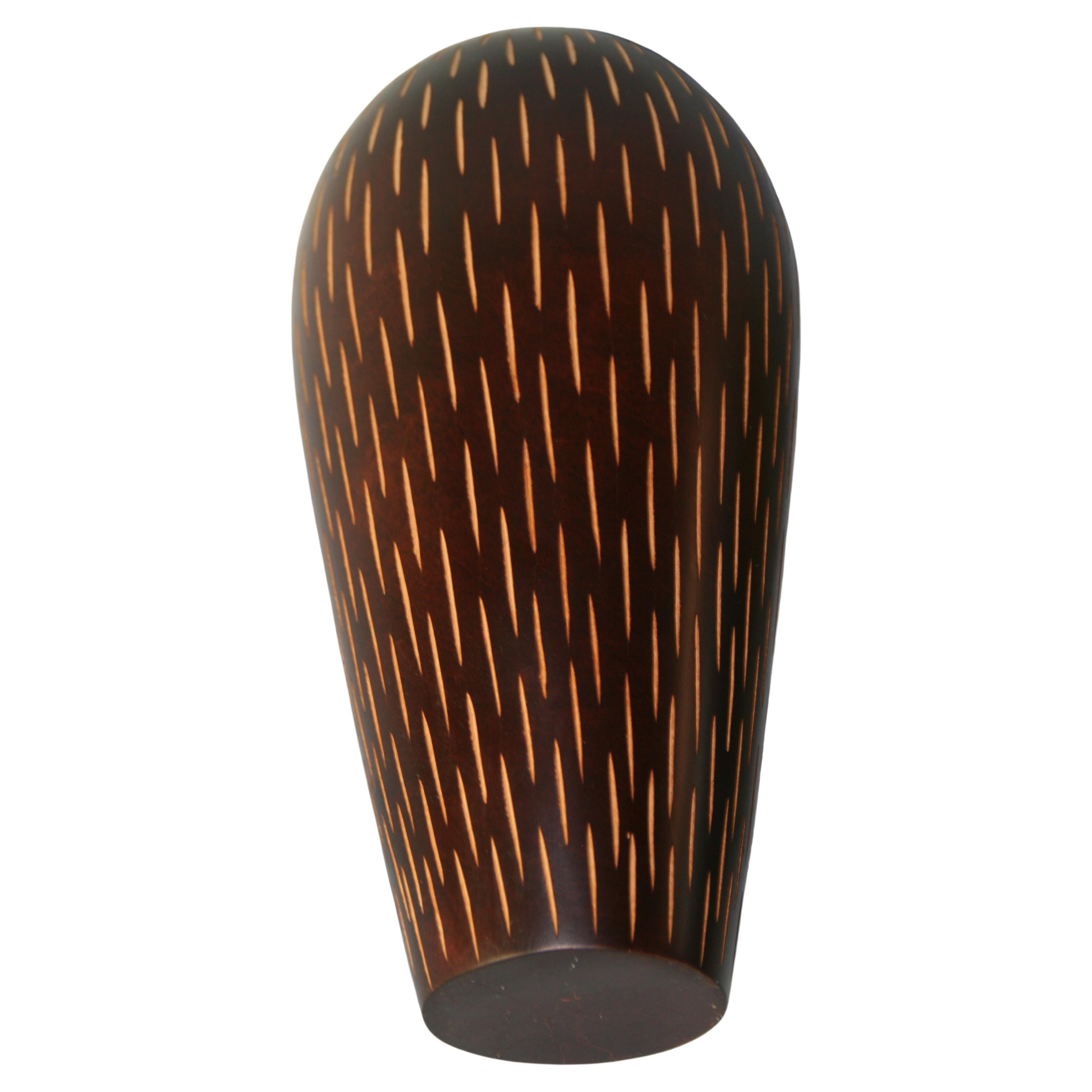 1654 Vaso in legno tornito a mano in stile Deco giapponese con fessure verticali.