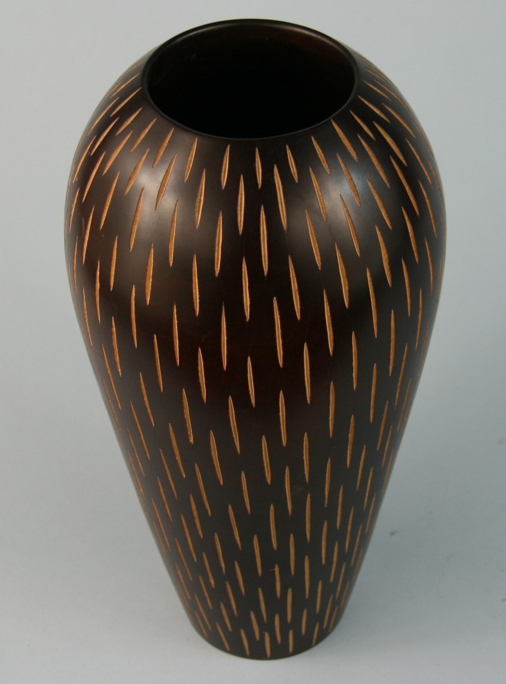 Japanese Hand Turned Wood Vase with Incised Vertical Slits In Good Condition For Sale In Douglas Manor, NY