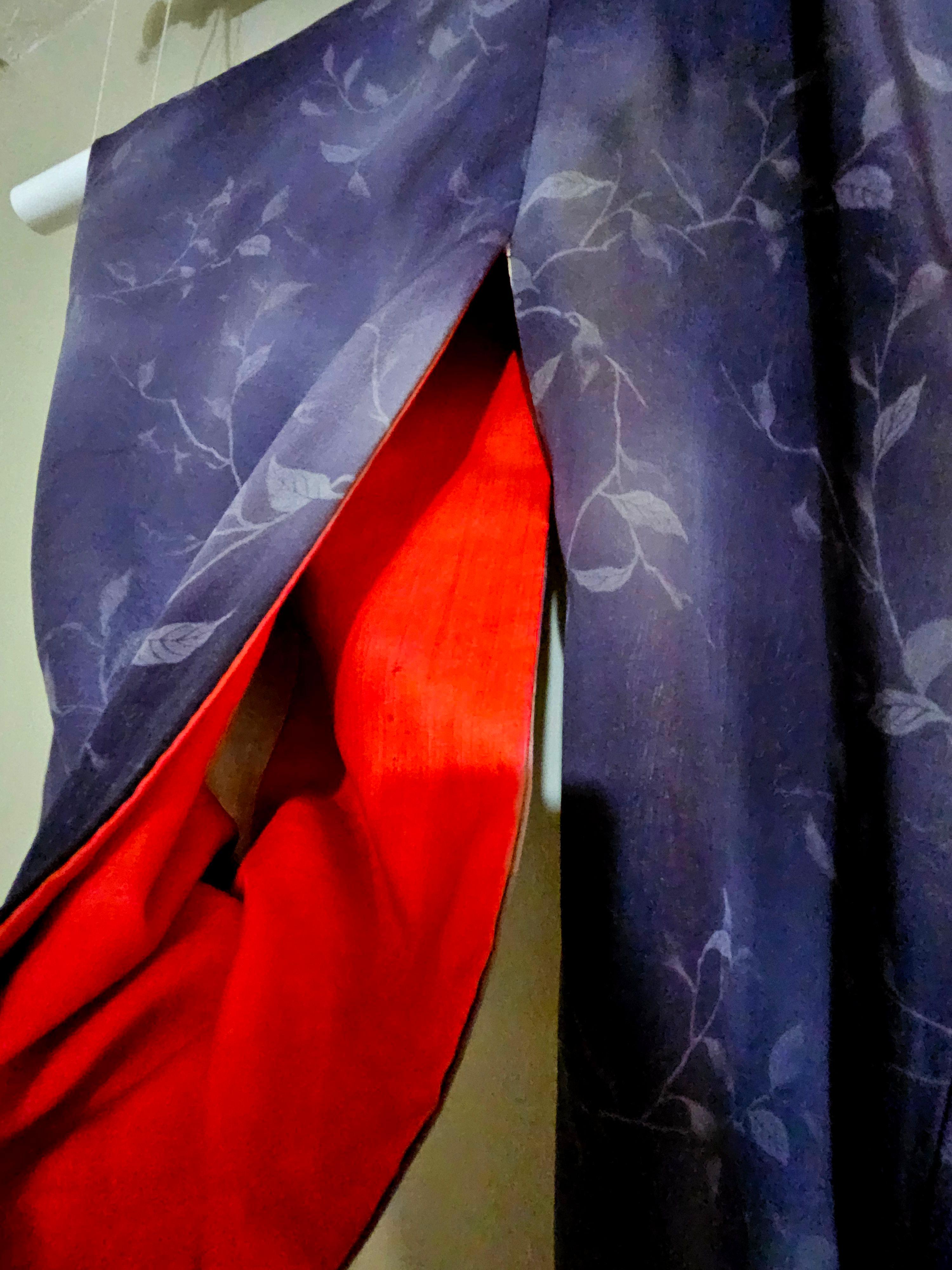 Japanischer handgefertigter langer Seidenkimono für Männer #2 von 1955 (Mitte des 20. Jahrhunderts) im Angebot