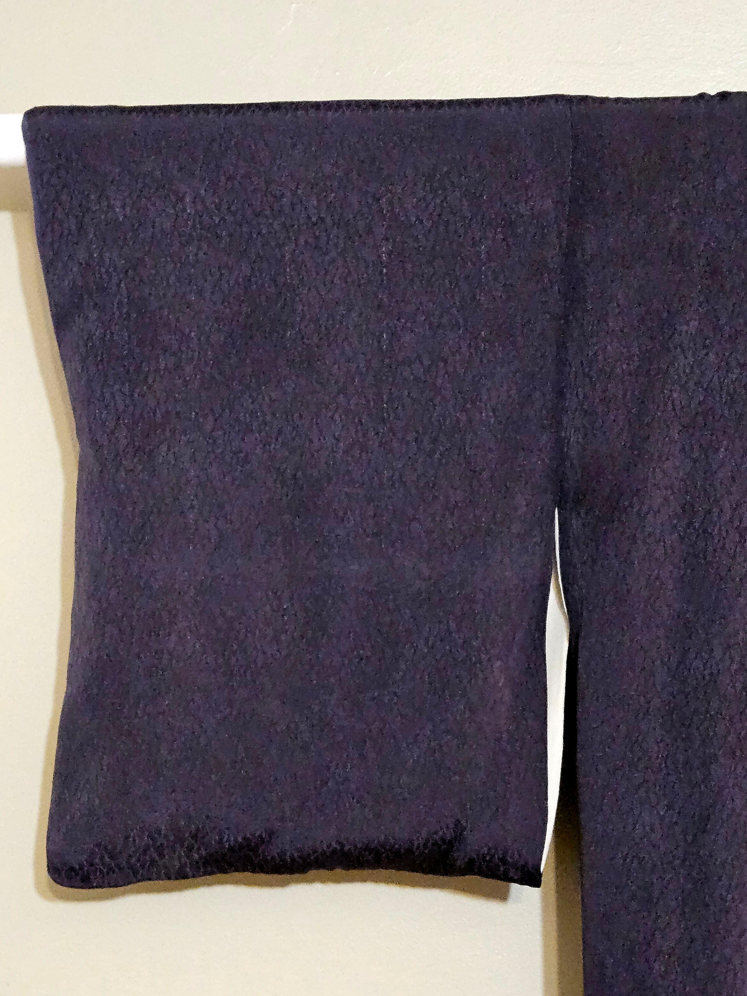 SCHÖNE JAPANISCHE SEIDE KMIONO, in der Farbe dunkelblau, und noch in neuem Zustand aus dem Bestand 1955, nie benutzt.

