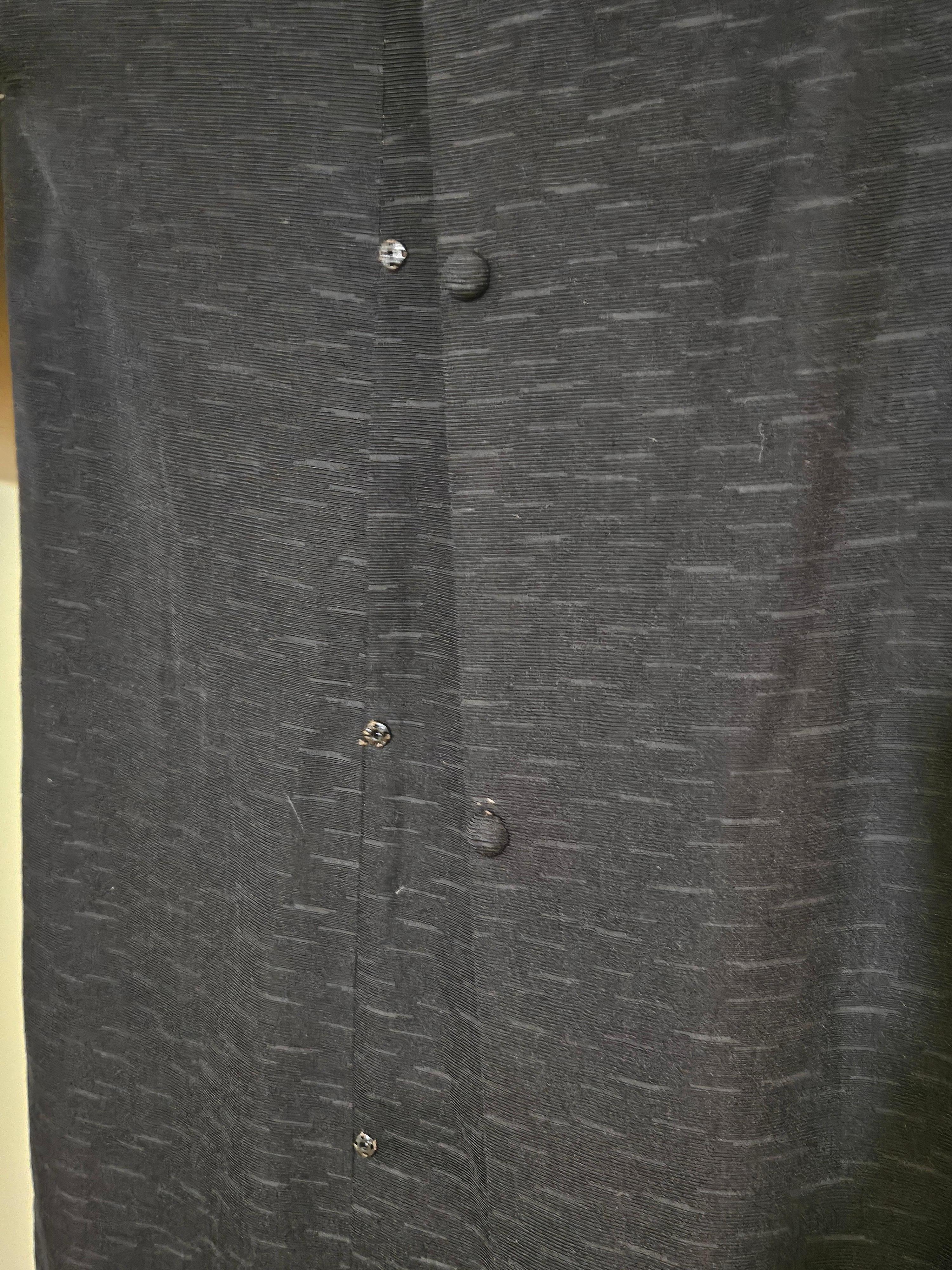 Japanischer handgefertigter langer Seiden-Kimono für Männer #4 von 1955 im Zustand „Gut“ im Angebot in Norton, MA