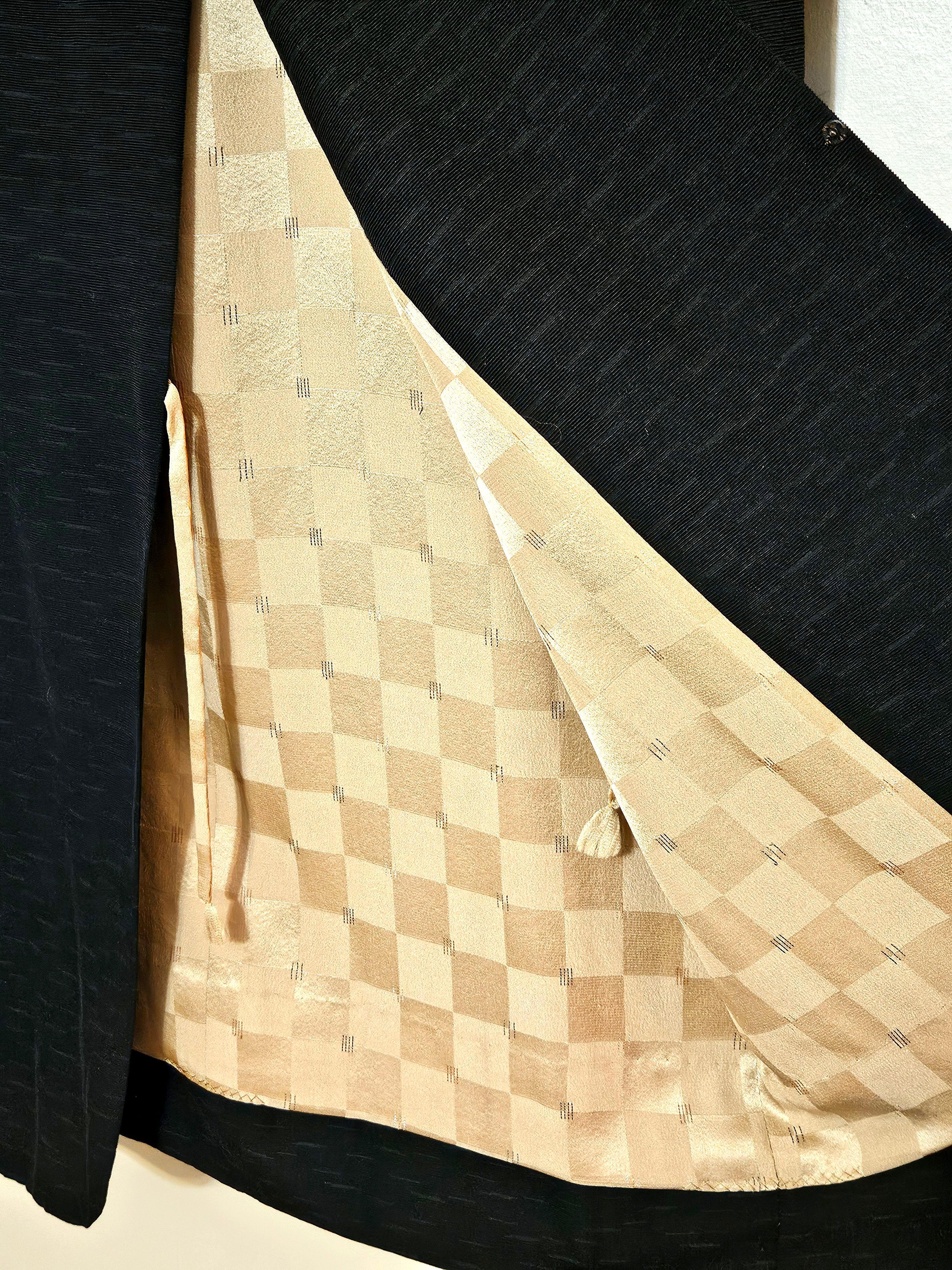 Japanischer handgefertigter langer Seiden-Kimono für Männer #4 von 1955 (Mitte des 20. Jahrhunderts) im Angebot
