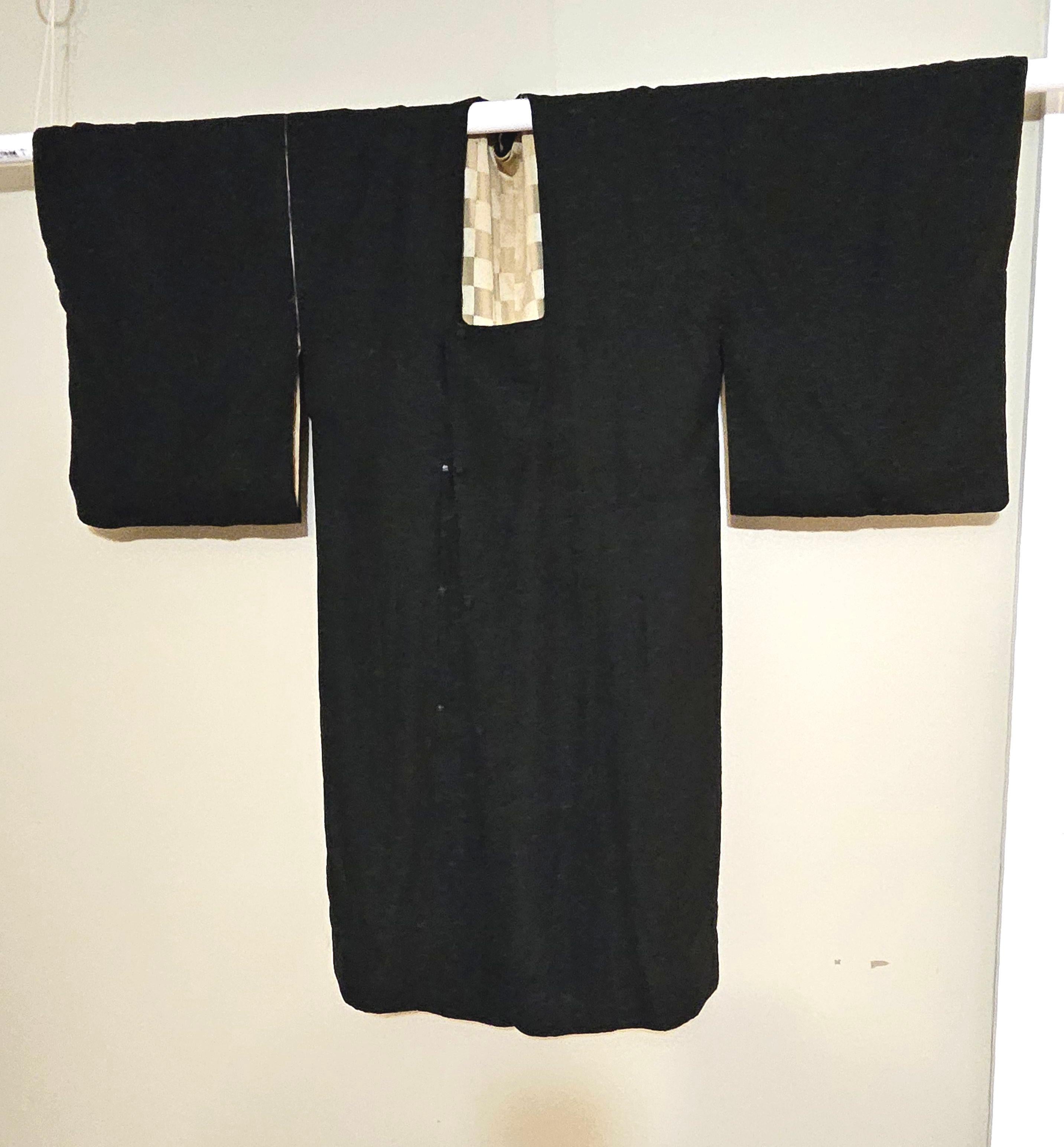 Japanischer handgefertigter langer Seiden-Kimono für Männer #4 von 1955 im Angebot 2