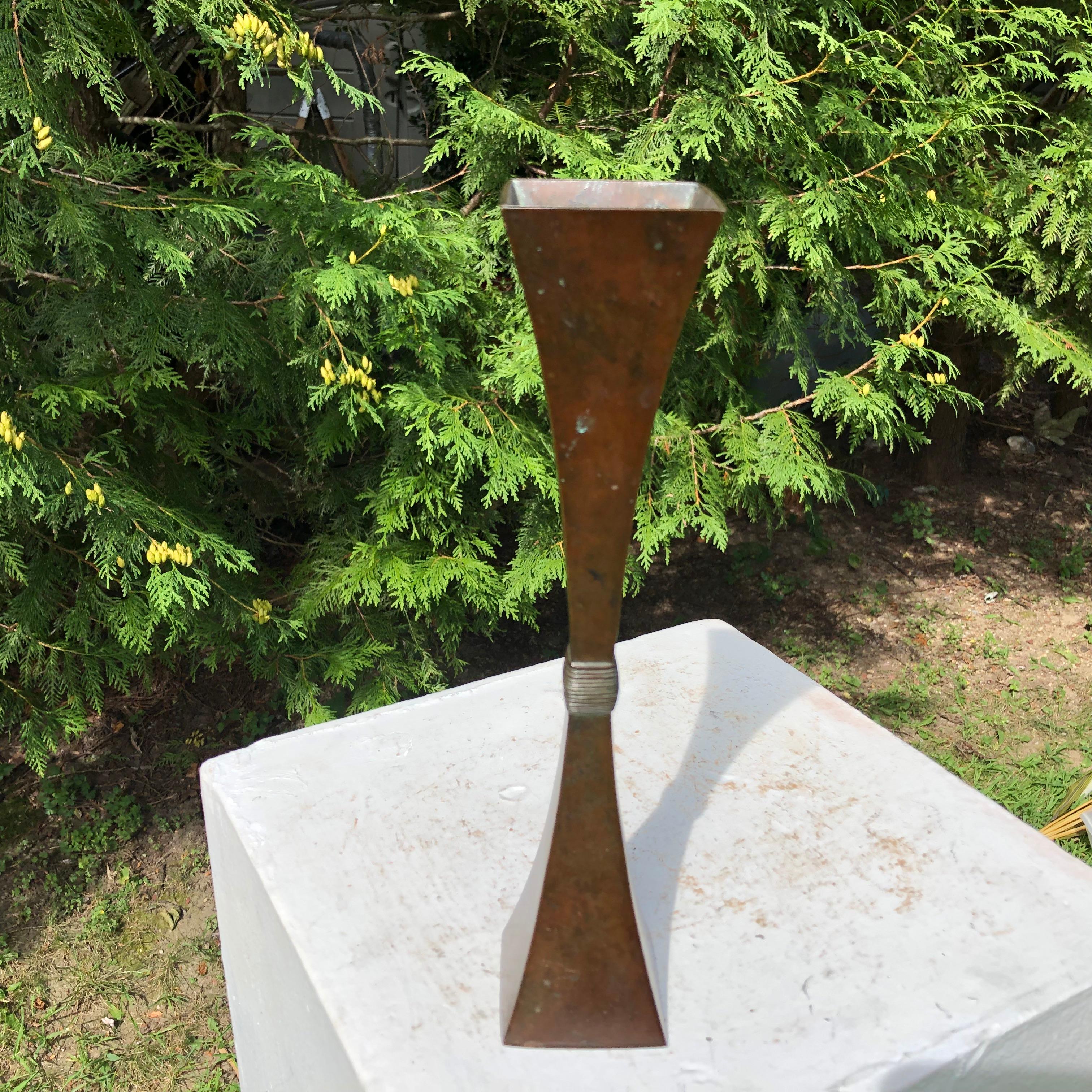 A fine old Japanese hand cast bronze bud vase. Signed by artist Koshun

Attractive seldom seen design.

Fine condition. Finely cast in a simple form in a an attractive red bronze color. 

A great table setter or wonderful decorative accent for