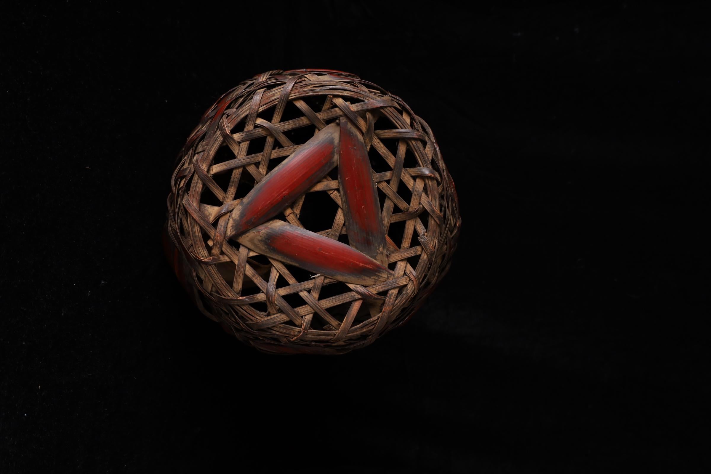 Japanischer handgeflochtener Ikebana-Korb aus Bambus - Anfang 20. im Angebot 8