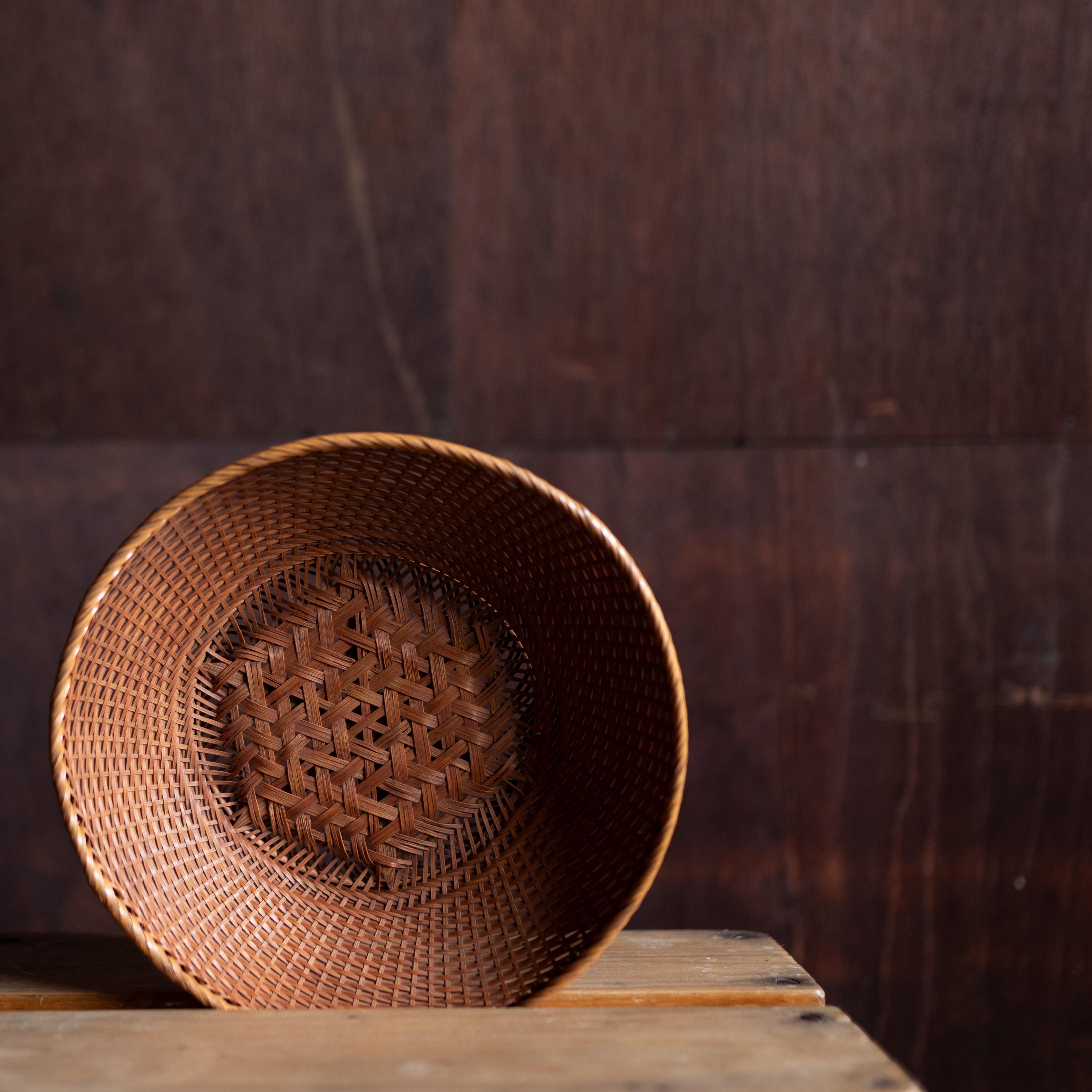 Japanese Handwoven Basket, Kago, Japan, 20th Century In Good Condition For Sale In Edogawa-ku Tokyo, JP