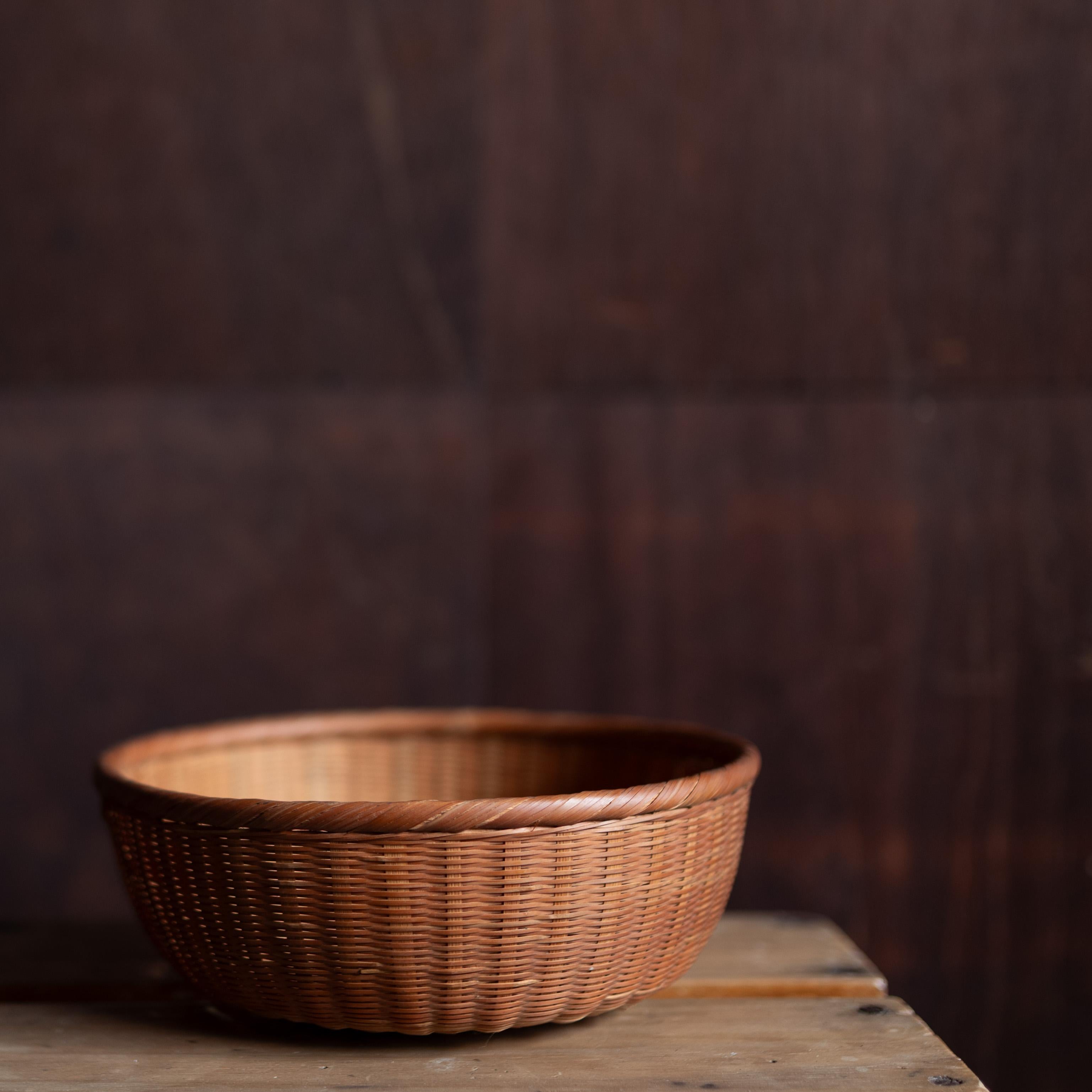 Japanese Handwoven Basket, Kago, Japan, 20th Century In Good Condition For Sale In Edogawa-ku Tokyo, JP