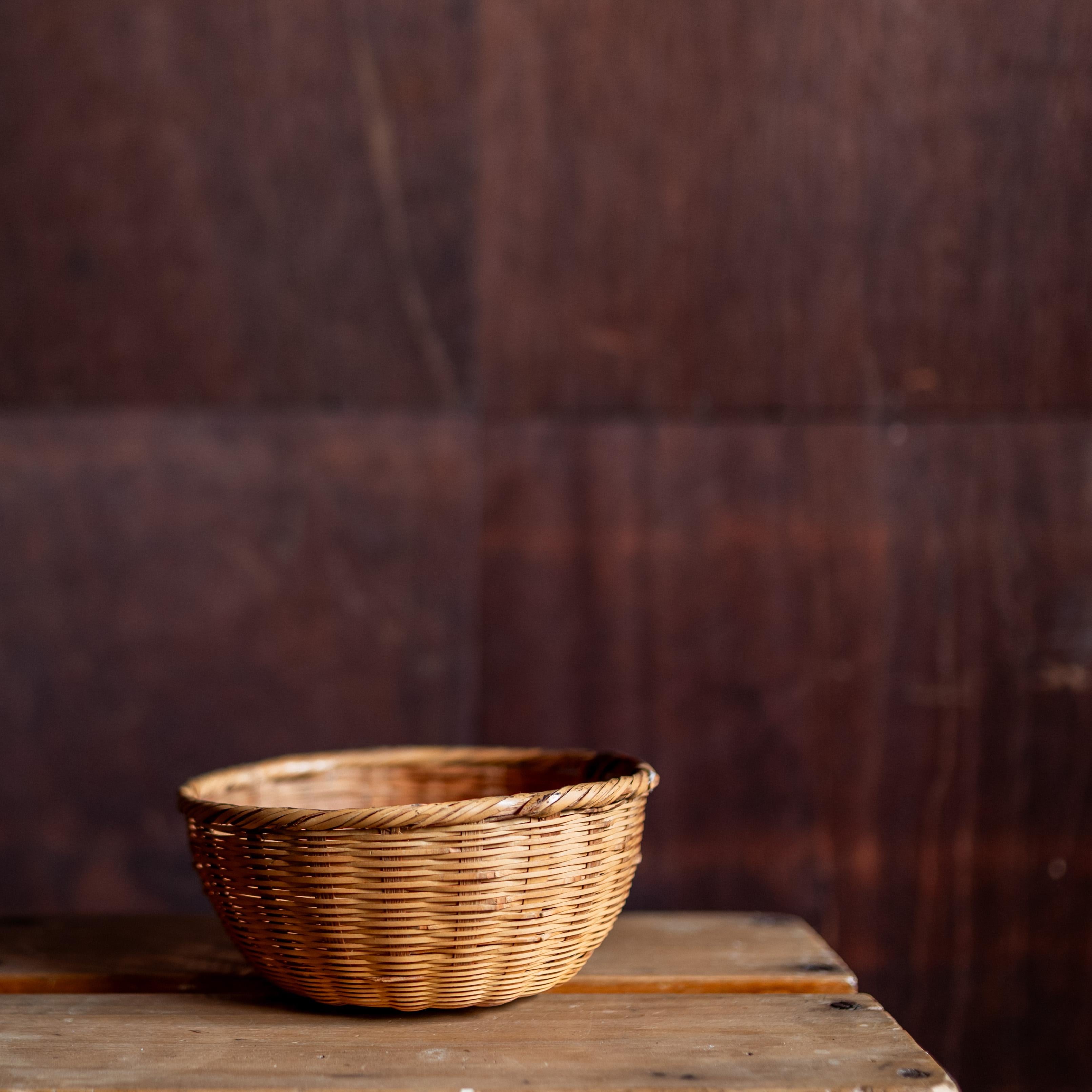 Japanese Handwoven Basket, Kago, Japan, 20th Century In Good Condition For Sale In Edogawa-ku Tokyo, JP
