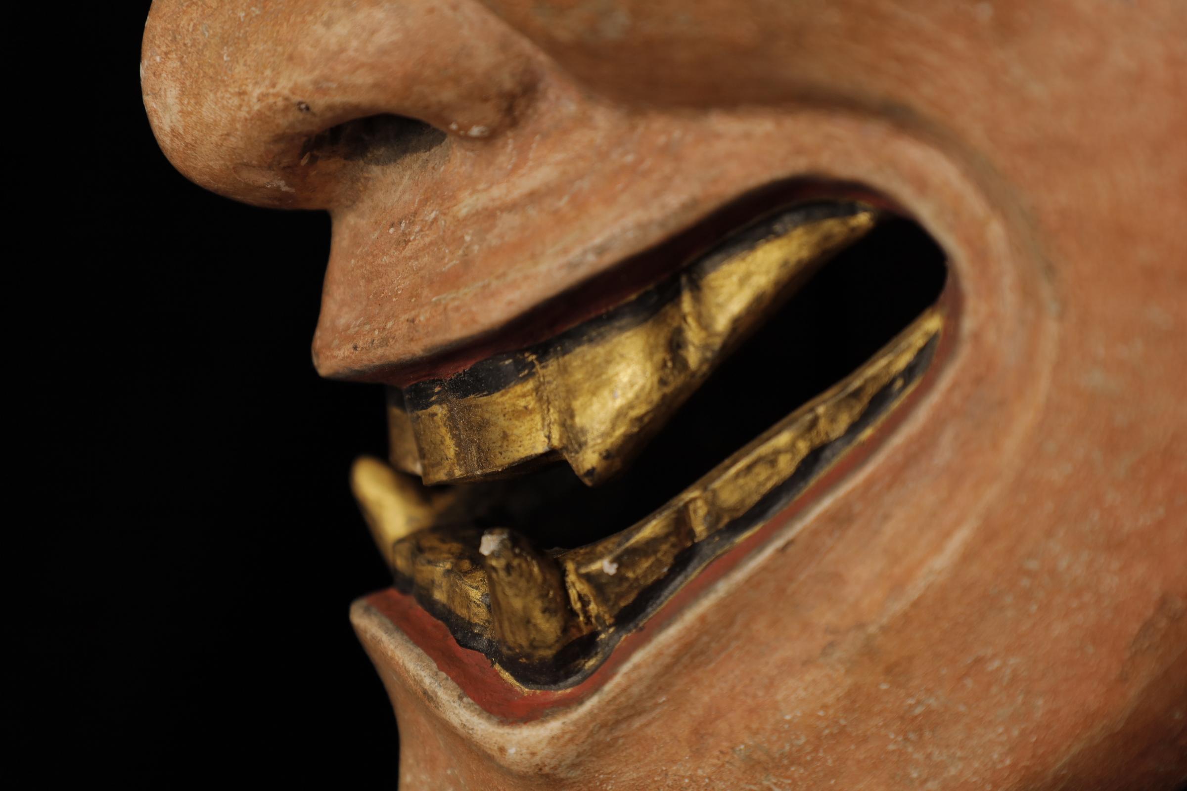 Maschera Noh giapponese Hannya (般若). Attribuito a Takada Fuki (高田 冨季, 1935-2008) in vendita 9