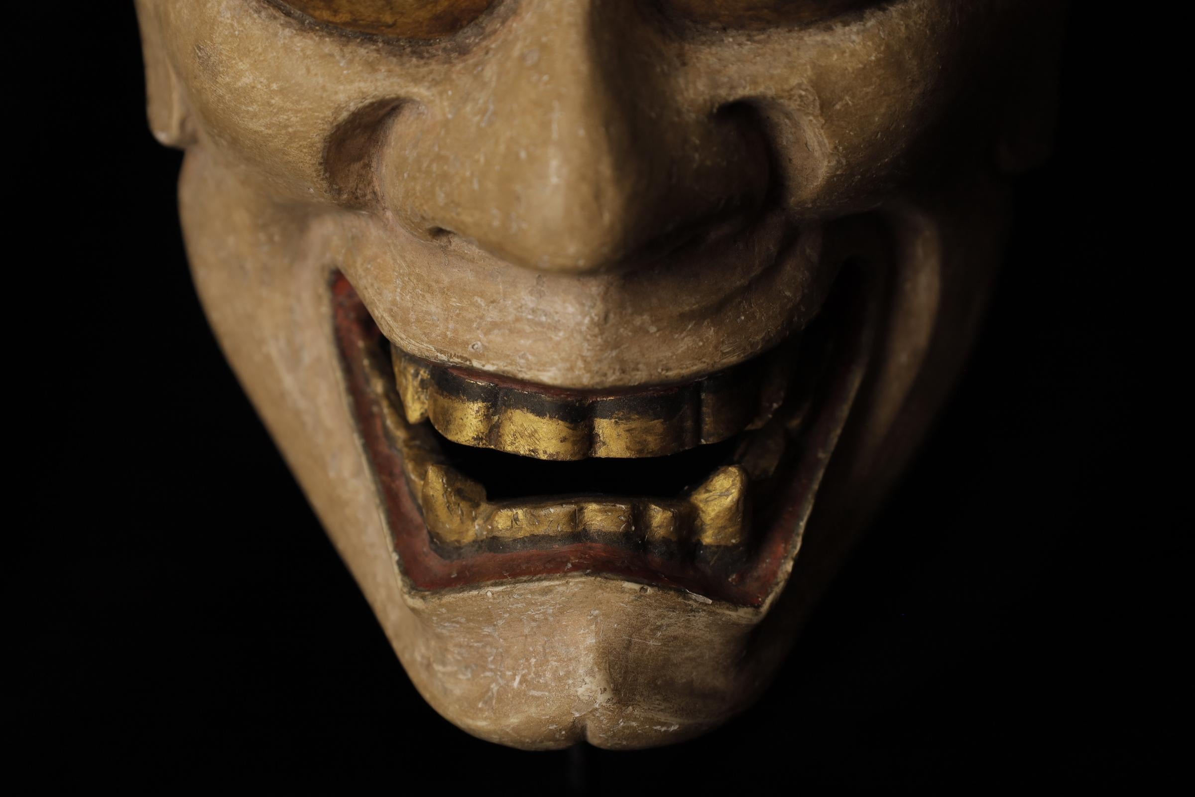 Showa Maschera Noh giapponese Hannya (般若). Attribuito a Takada Fuki (高田 冨季, 1935-2008) in vendita