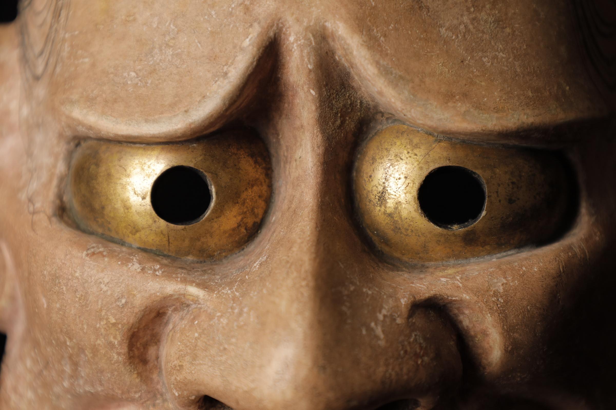 Intagliato a mano Maschera Noh giapponese Hannya (般若). Attribuito a Takada Fuki (高田 冨季, 1935-2008) in vendita