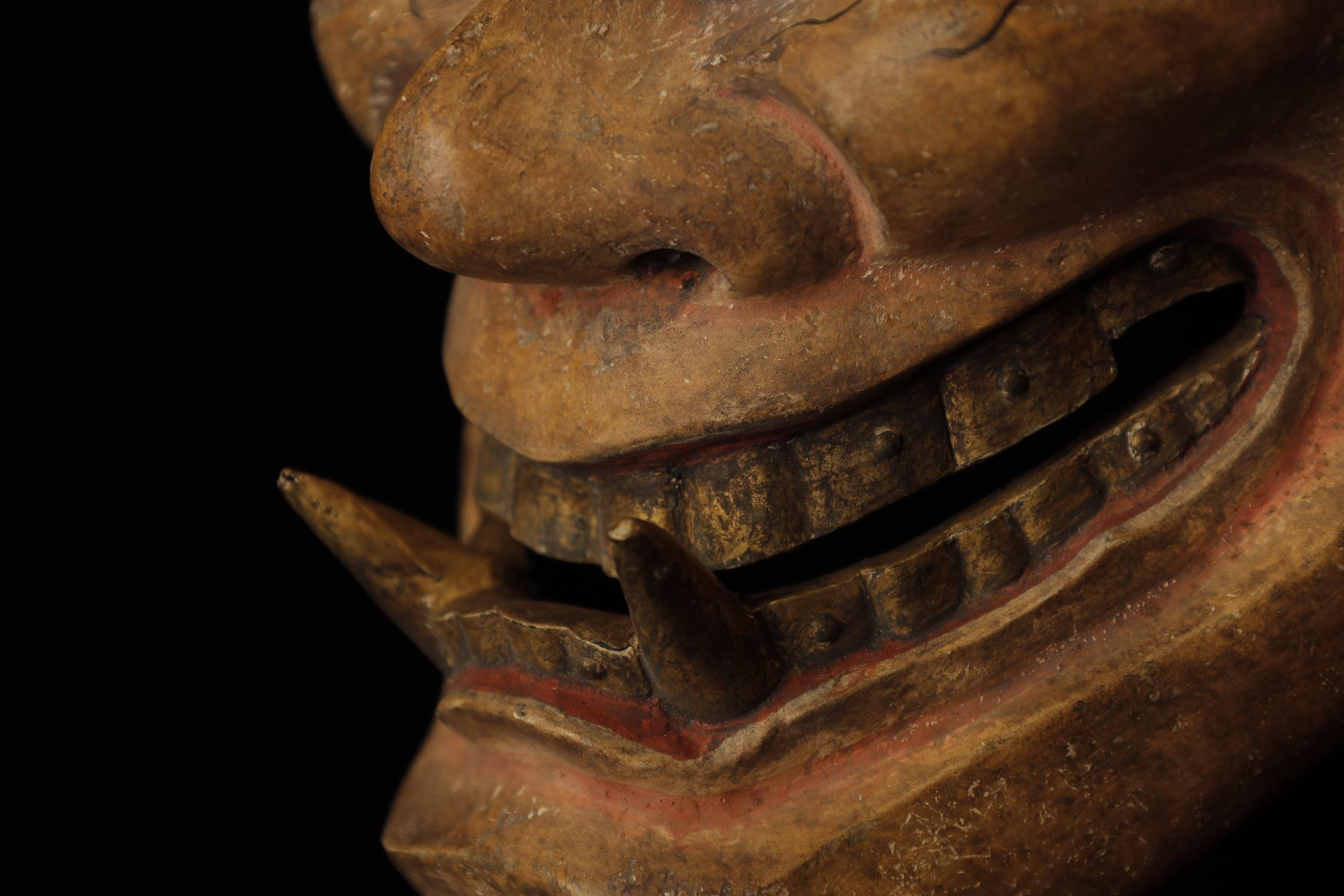 XX secolo Maschera Noh giapponese Hannya (般若). Attribuito a Takada Fuki (高田 冨季, 1935-2008) in vendita