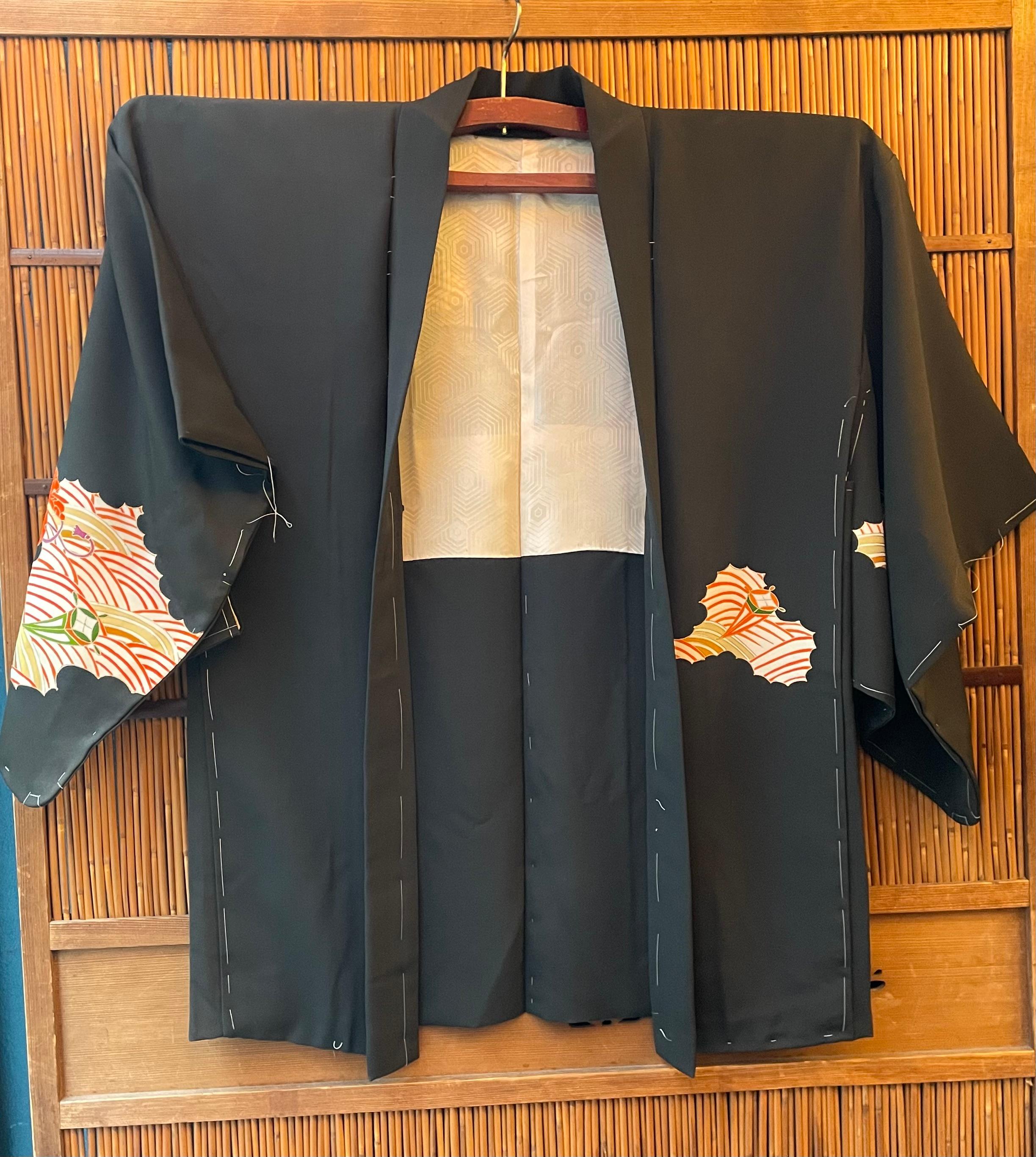 This haori jacket was made around Taisho era which is between 1912 and 1926.
It is made with silk and the main colour is black. The design is waves in white and orange.

Dimensions(cm) :
length 80.
width: 65.
sleeve length: 33.
sleeve height: