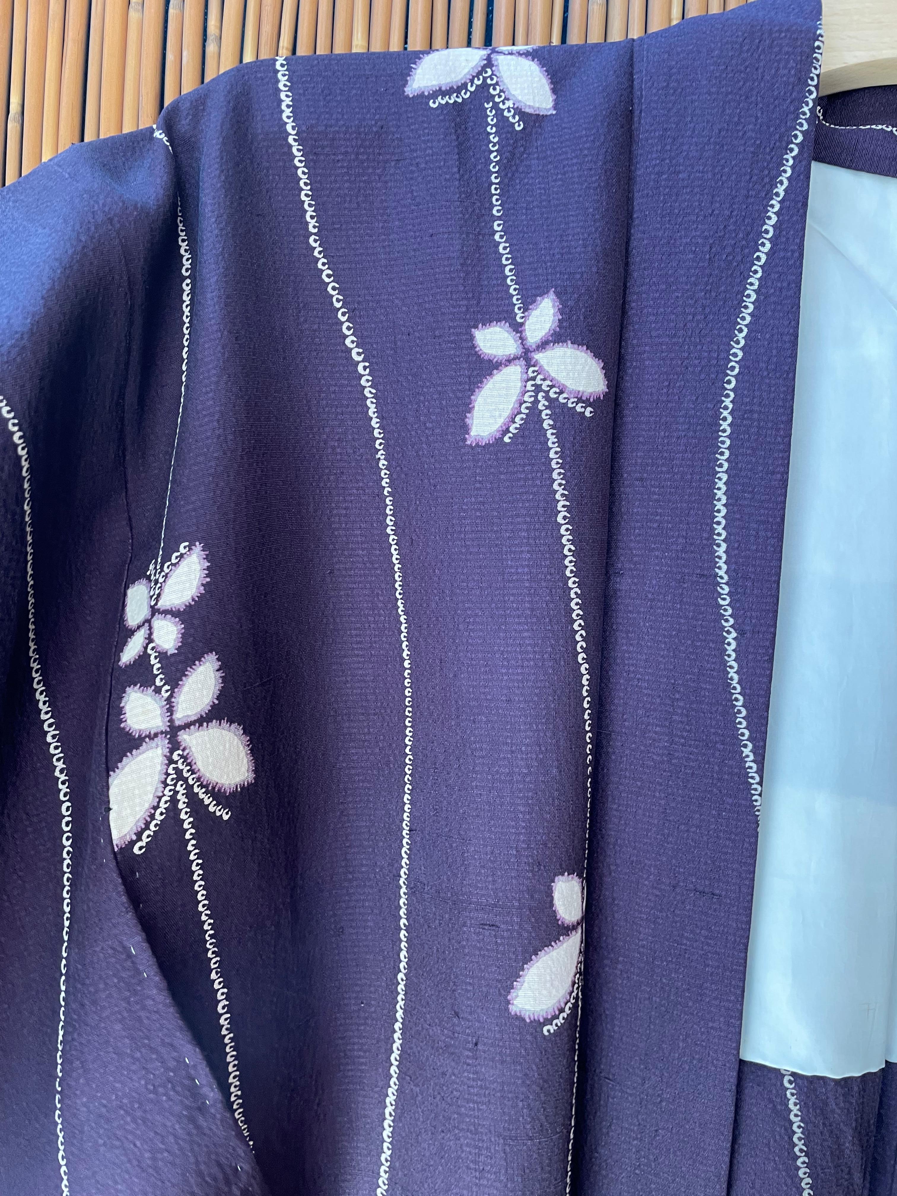 Japanische Haori-Jacke für Damen mit Seide: Lila 1940er Jahre im Zustand „Gut“ im Angebot in Paris, FR