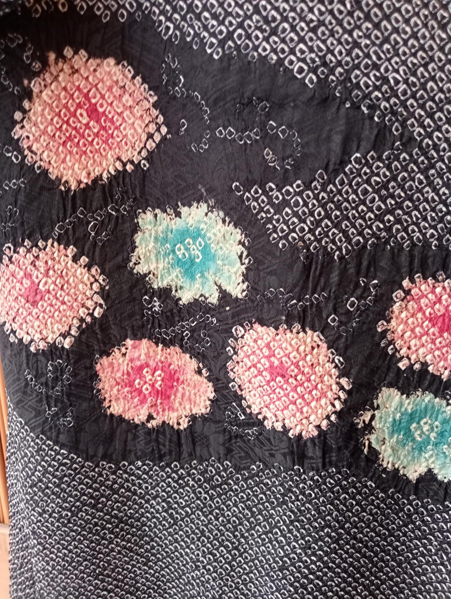 Abrigo japonés Haori Kimono para mujer con chirimen de seda años 50 Showa en venta