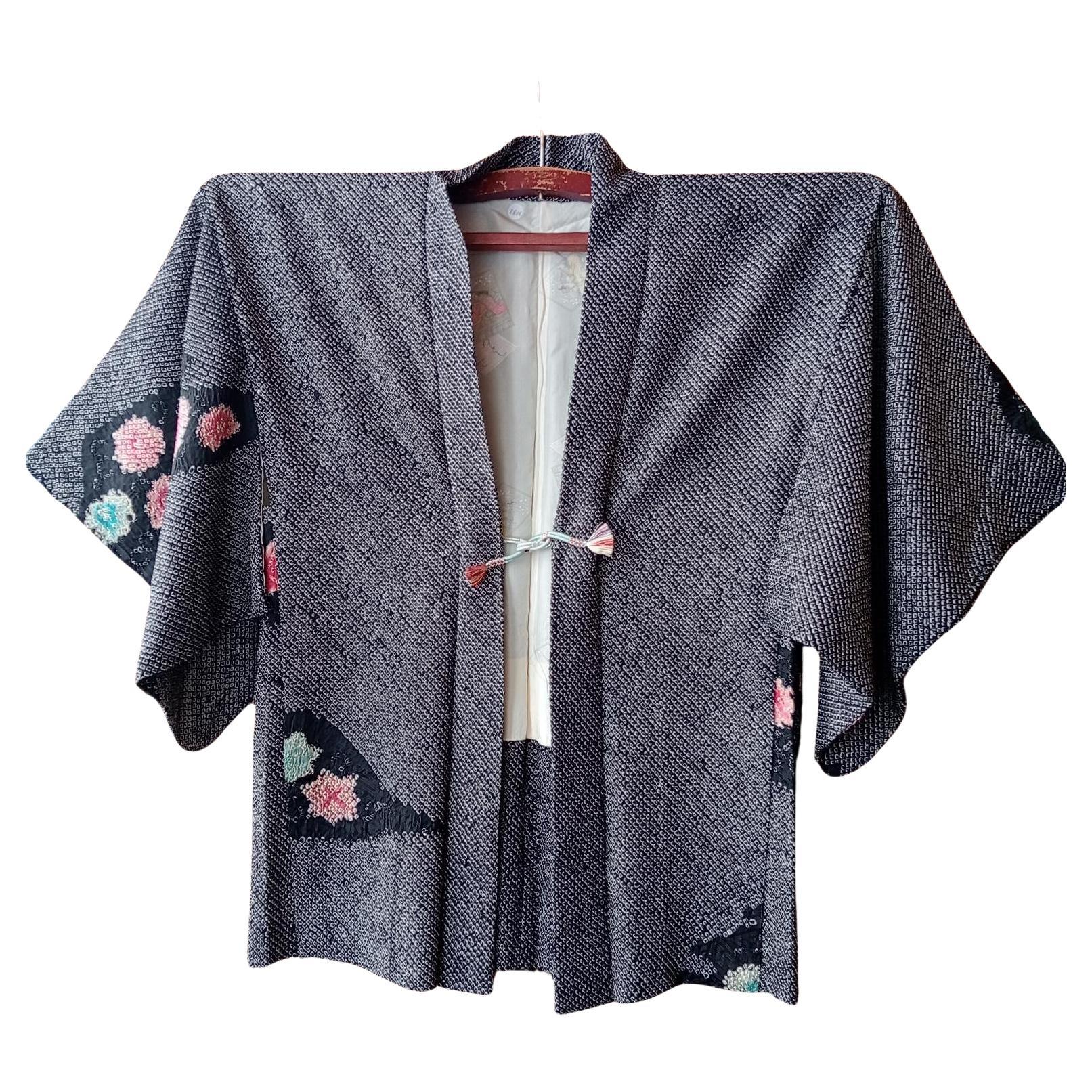 Abrigo japonés Haori Kimono para mujer con chirimen de seda años 50 en venta