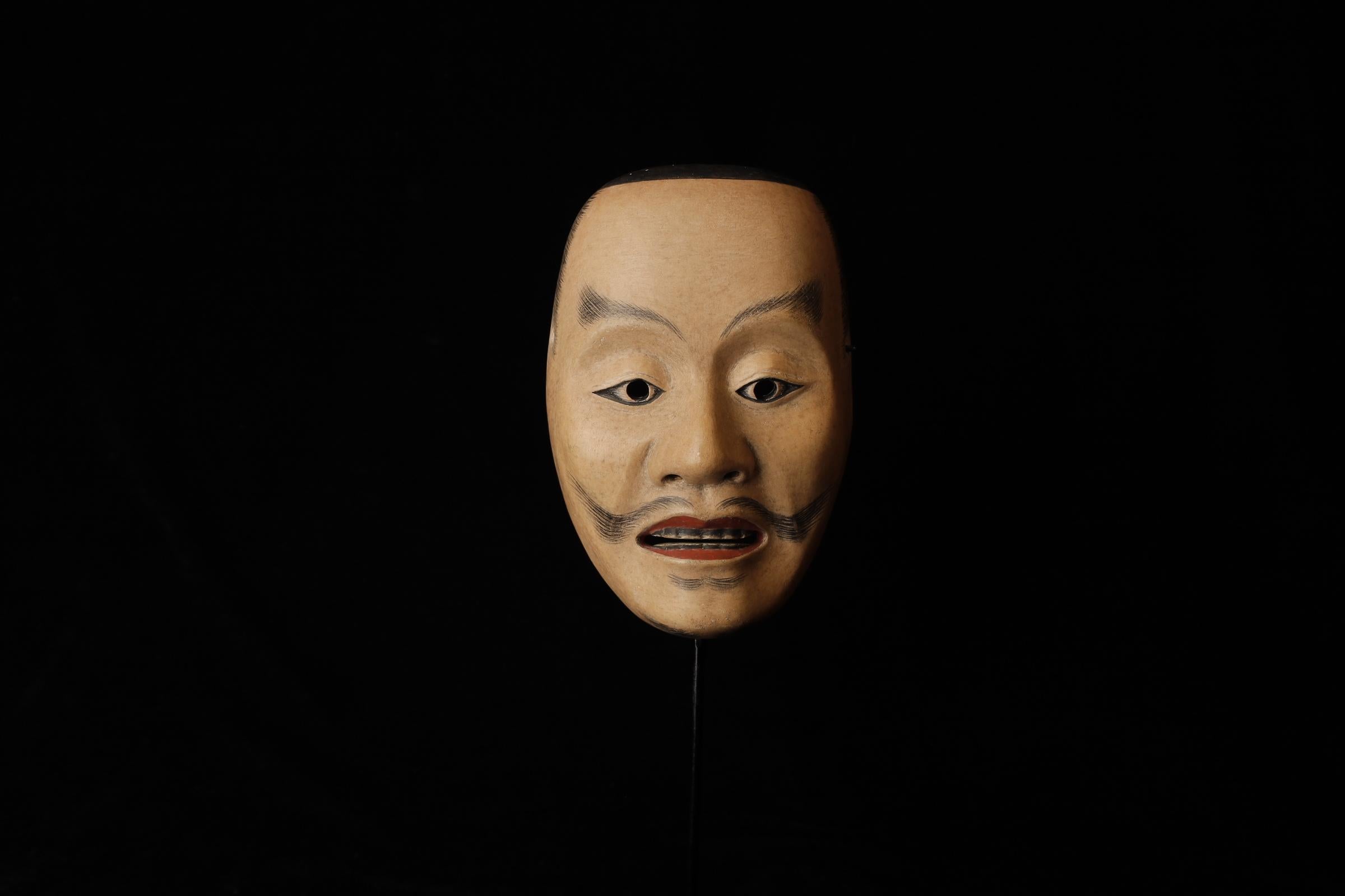 Heita (平太) Masque nô attribué à Takada Fuki (高田 冨季, 1935-2008)

Masque : Heita (平太)
SKU : TBA18
Taille : L : 16 cm, H : 21 cm

Le masque Heita est utilisé pour représenter des guerriers, des commandants militaires ou des personnages puissants dans