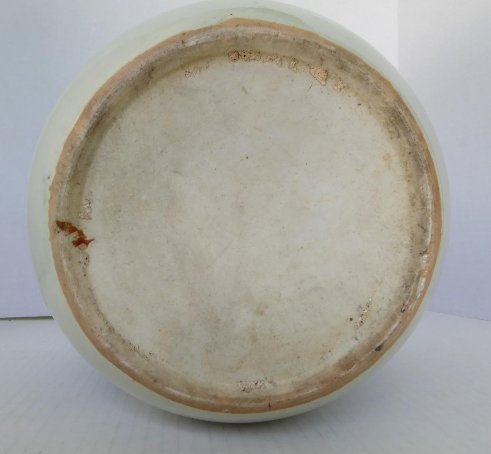 Japanisches Hibachi-Steingeschirr aus blauem und weißem Steingut mit handbemalten Pflaumenblüten, 1950er Jahre (Keramik) im Angebot