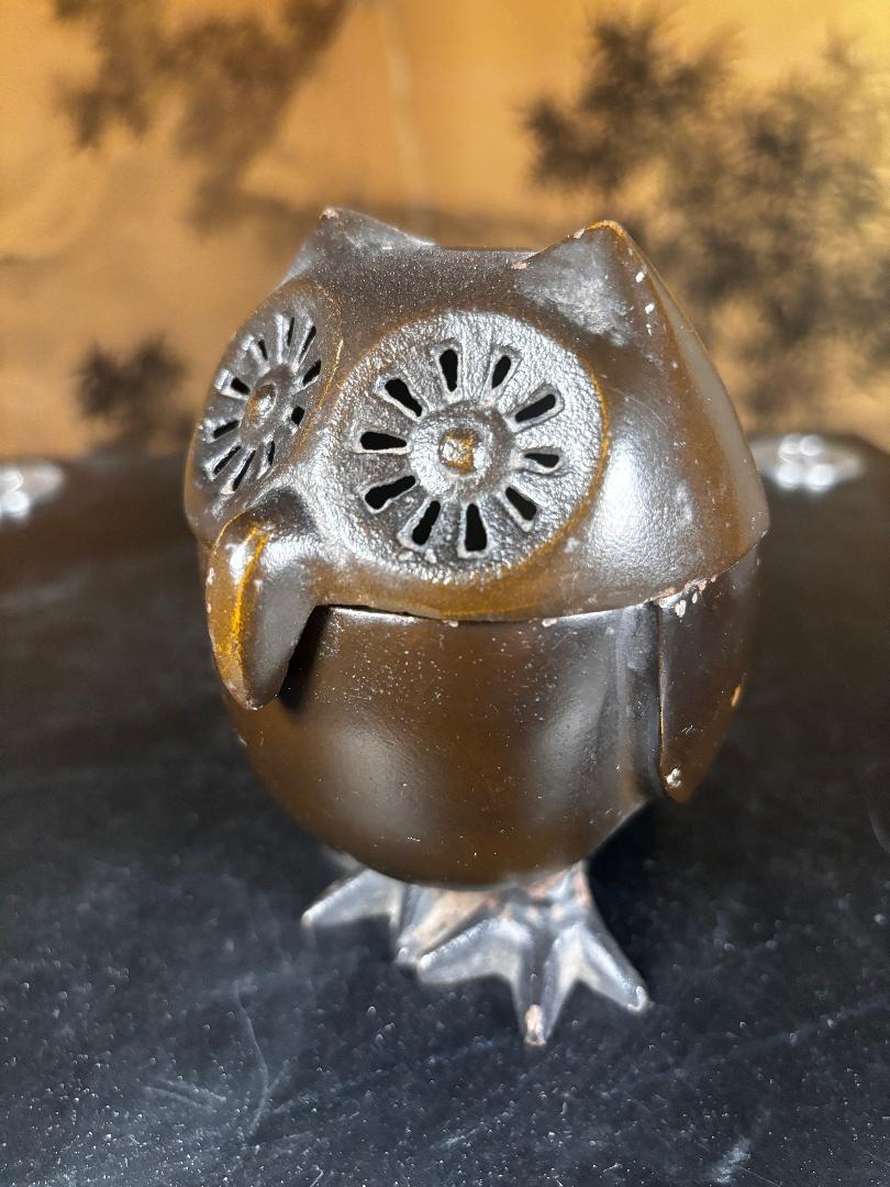 Japonais Lanterne et encensoir japonais à nez crochu en forme de hibou