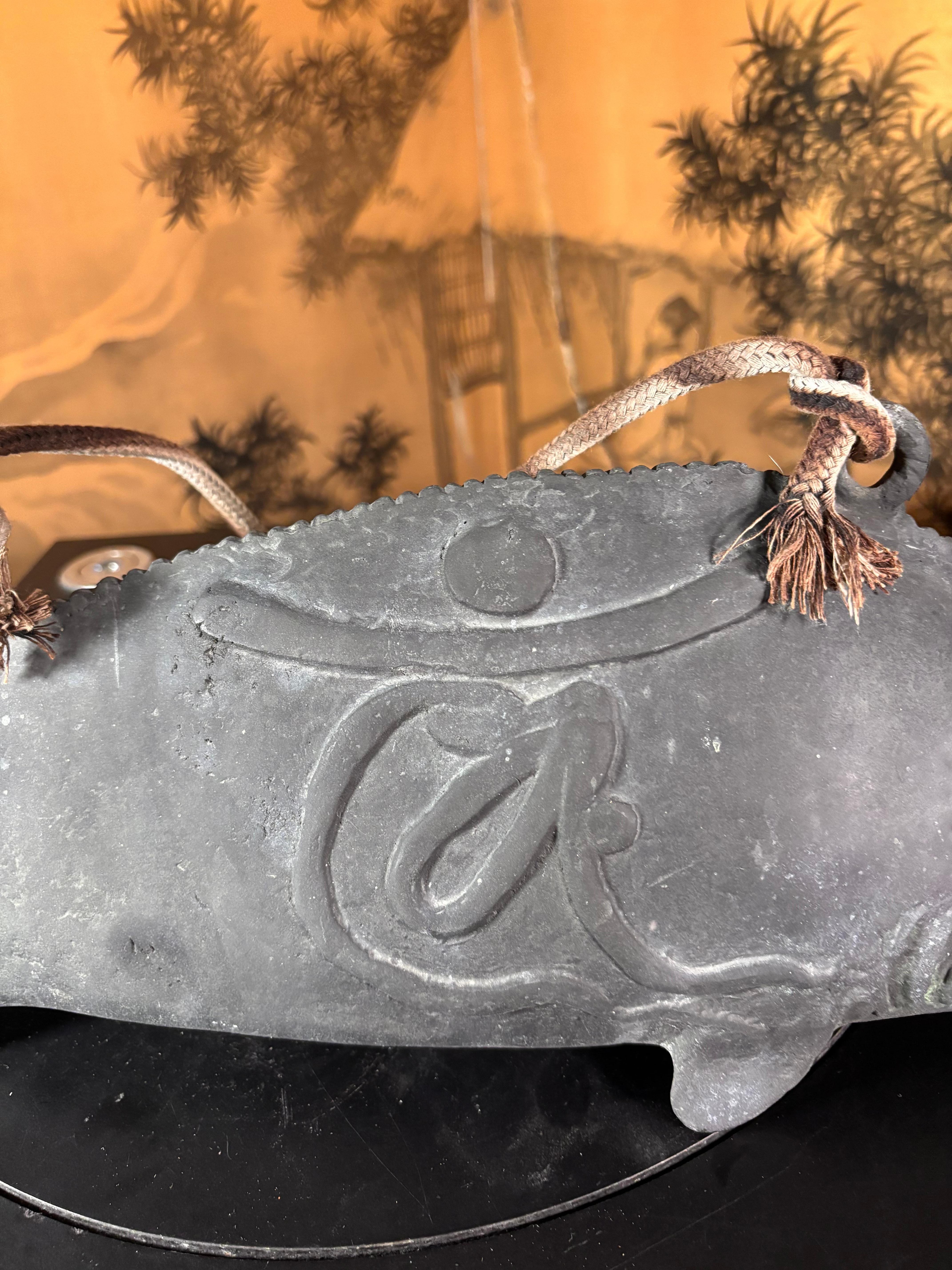 Gong de Campana de Pez Japonés de Bronce Antiguo con Percutor en venta 2
