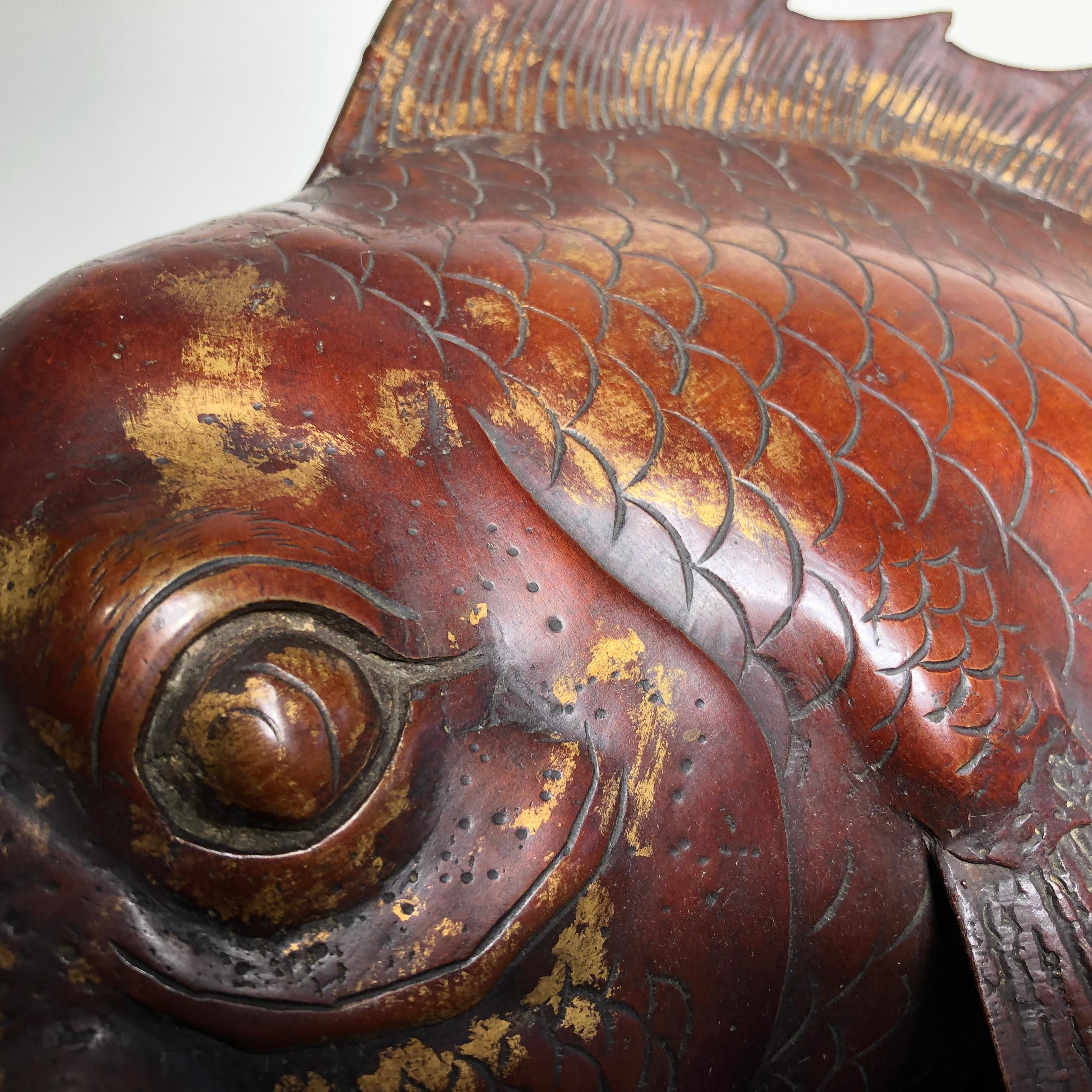 Japanische Riesige Antike Bronze Koi Trophäe Fisch -Gold vergoldet:: Glücksbringer (20. Jahrhundert)