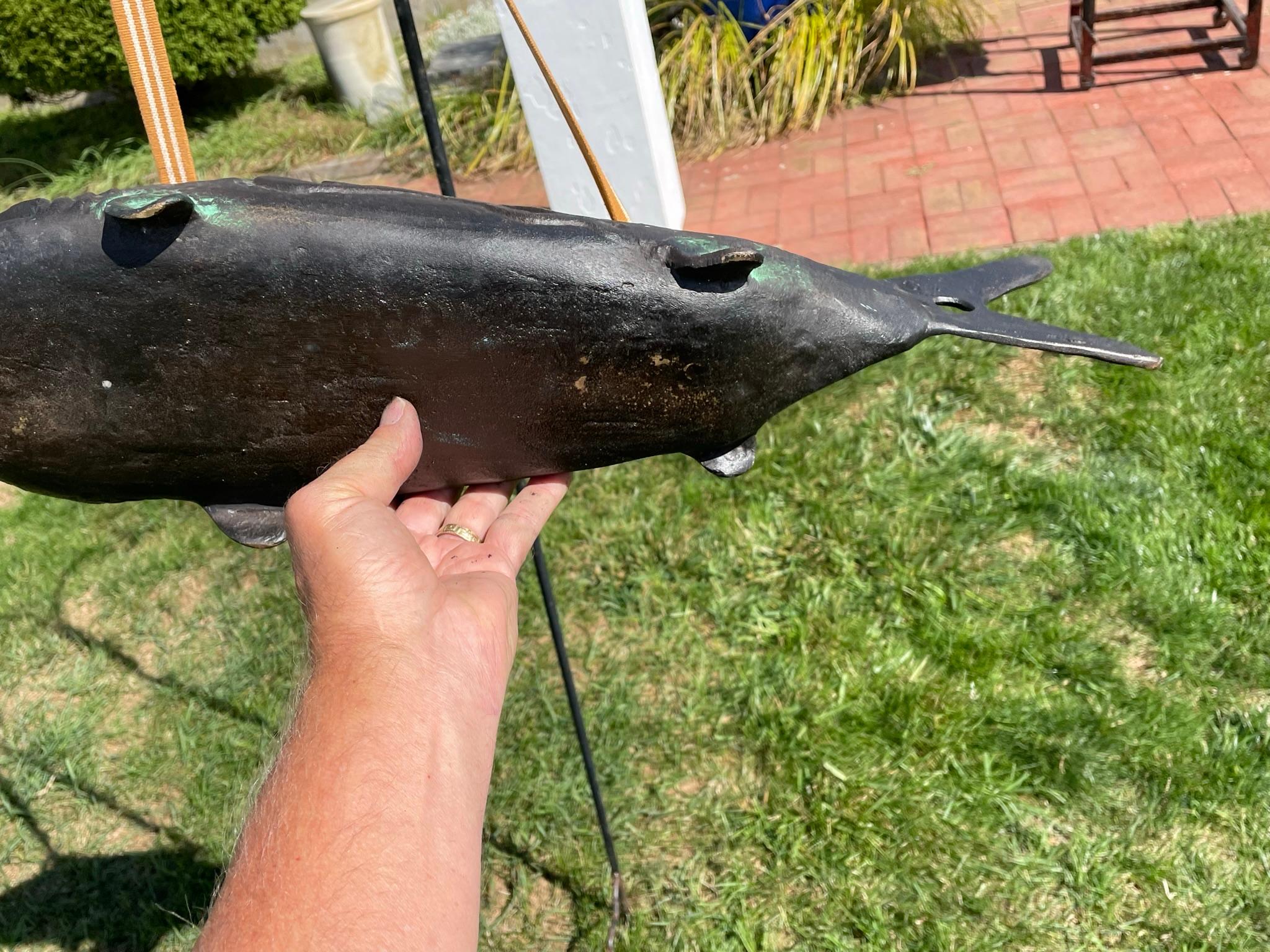 Très grand rameur japonais ancien en bronze en forme de cloche de poisson et en bois de feuillus 6